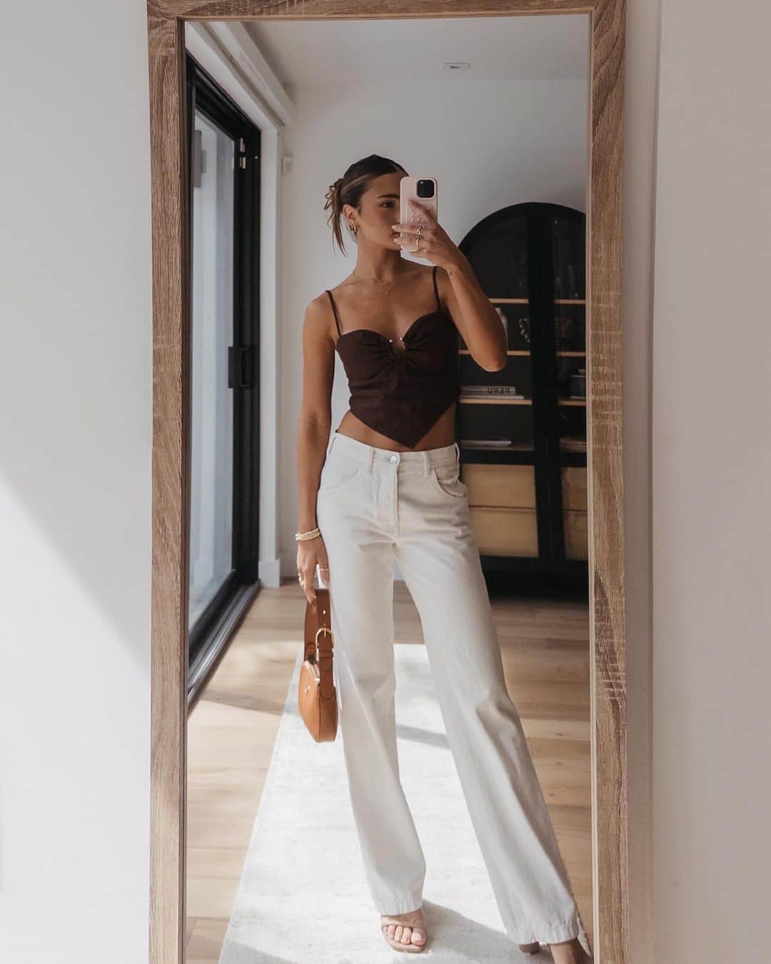 ヴェール・ゲンタのインスタグラム：「Same girl, diff fit 🫶🏼 Which outfit is your fav?」