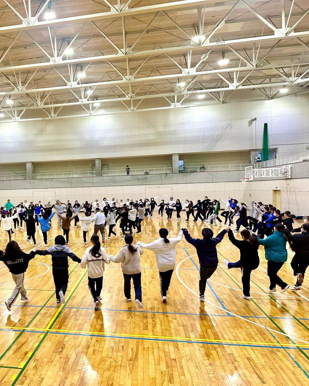 佐藤弘道さんのインスタグラム写真 - (佐藤弘道Instagram)「今日は青森県八戸市にある「八戸学院大学・八戸学院大学短期大学」で1・2年生対象の特別授業。 座学プラス実技講座でした。 とても明るい素直な学生さんばかり。 本日はありがとうございました♡ そして、日本体育大学体操部で大変お世話になった澤井(旧姓田實)睦美先生、ありがとうございました。 また何かお役に立てる事がございましたら、ぜひお声掛けください(^^) さぁ〜明日も頑張るぞぉ〜٩( ᐛ )و」11月29日 23時12分 - satouhiromichi023