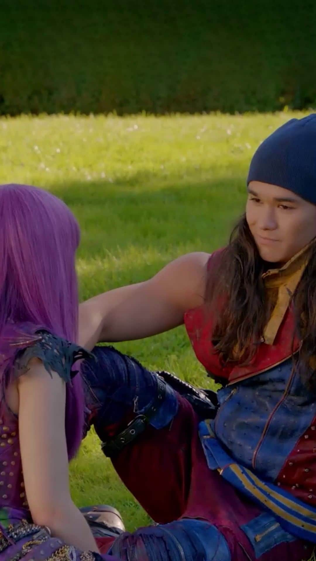 Disney Channelのインスタグラム：「💜 Sibling vibes 💜  . . .  🎥: Descendants 2」