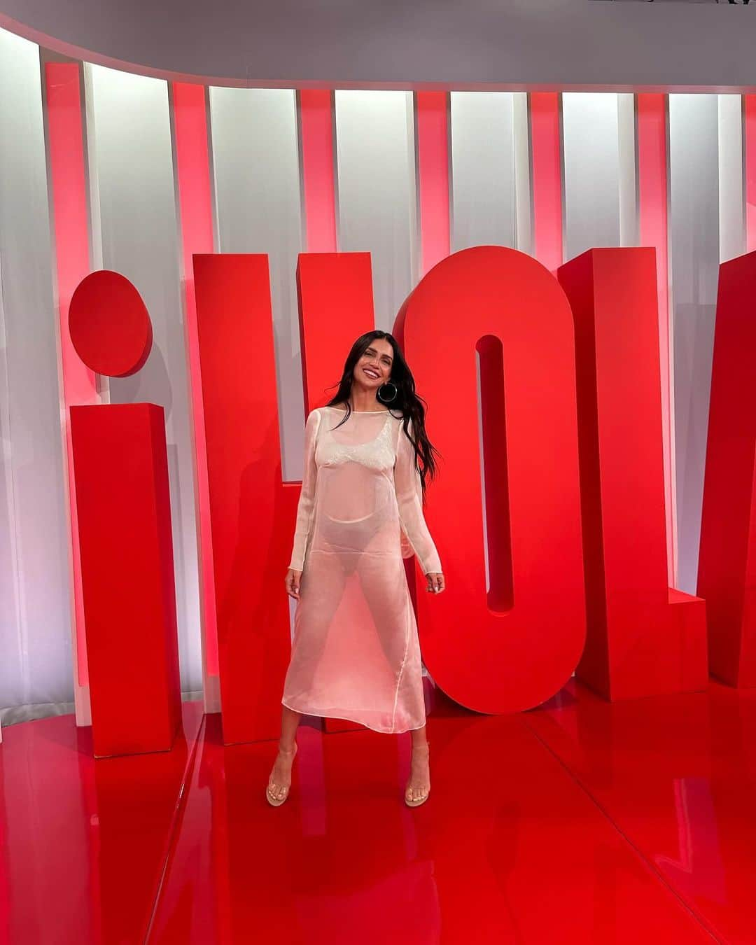 サイラ・ナラさんのインスタグラム写真 - (サイラ・ナラInstagram)「Gracias @holatv ♥️  @natashacheijtv gracias x tan linda charla ♥️🌴🇦🇷  Mi look St @anitakorman  MkHrPh @noedeledicque_  Dress @fabianzittaofficial  @multitalentoficial  @ls_loly  @paulgarcianavarro @willygarcianavarro」11月29日 23時36分 - zaira.nara