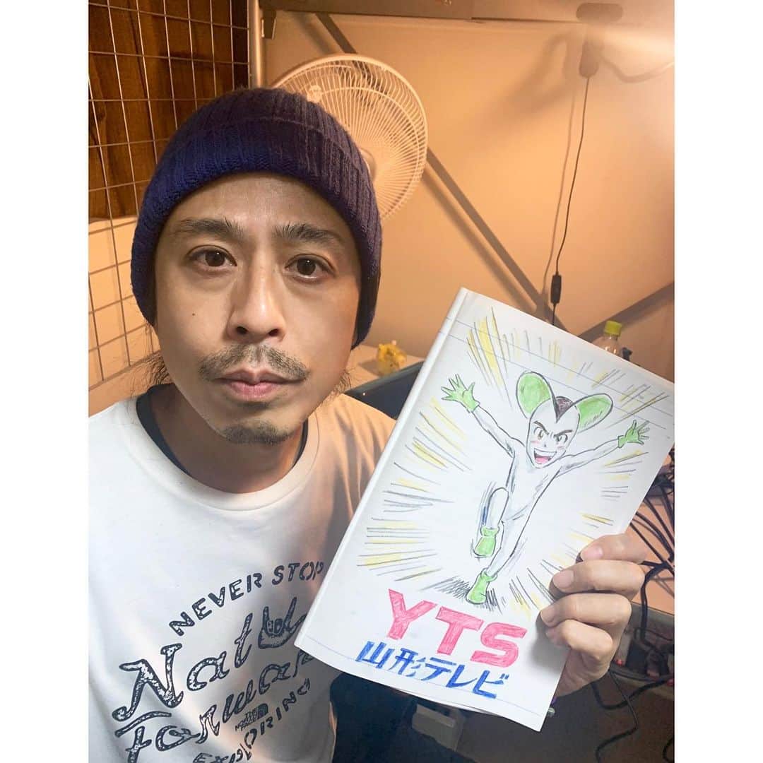 テレビ朝日「陸海空 こんな時間に地球征服するなんて」のインスタグラム：「． ナント！YTS山形テレビでも 放送が始まりました！！ 早速みるるん星人の 「みるるん＠あっと」 をキャラ変しました。 性別はなく男の子でも 女の子でもありません。 体重は地球上では０キログラム。 身長は７５cmで大きくなったり、 小さくなったりします！ナ。  ※みるるん＠あっと（本物）は写真7枚目。 　YTS山形テレビでは 　毎週日曜午前11時〜放送中！」