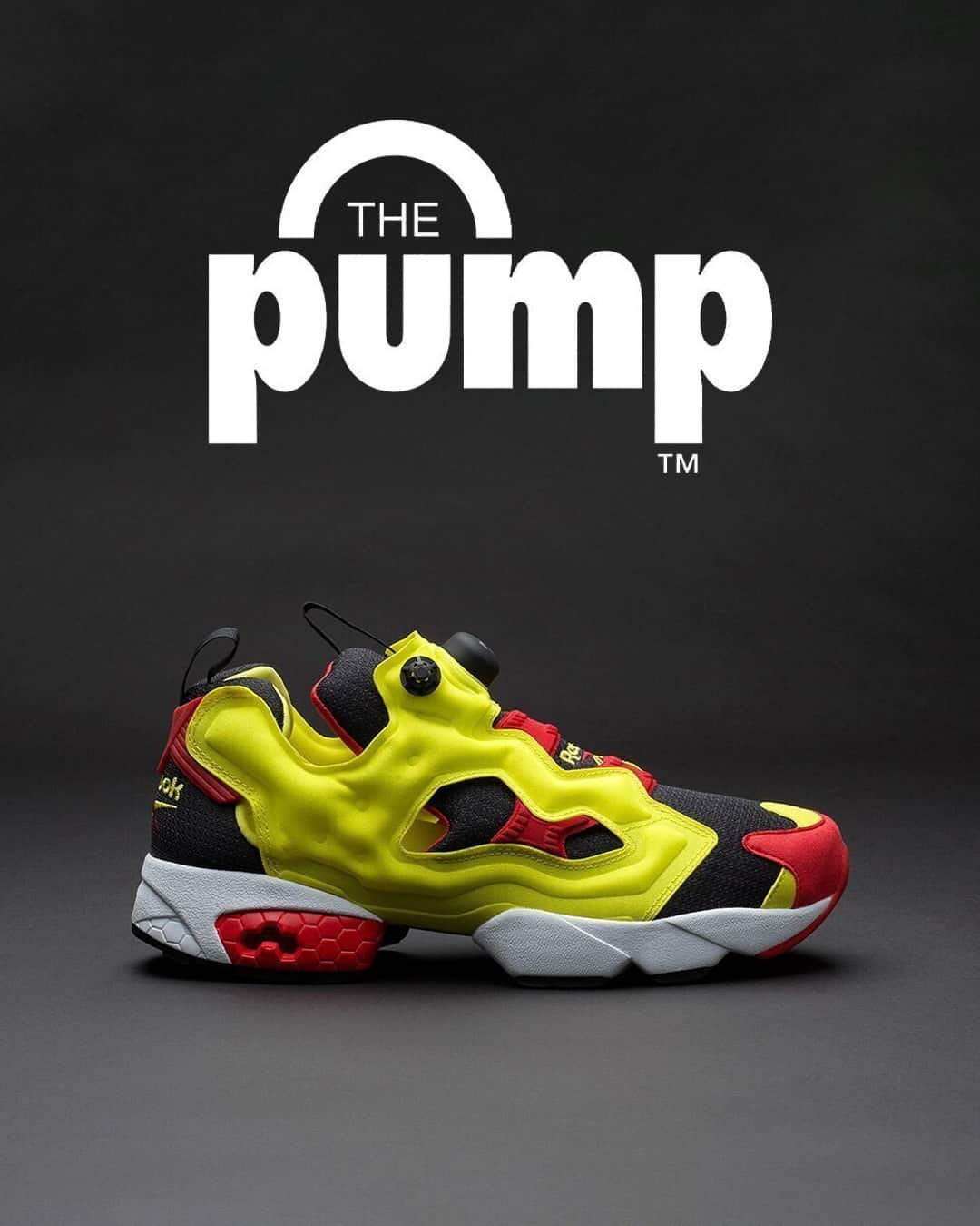 アトモスのインスタグラム：「. Reebok INSTAPUMP FURY OG “CITRON”がatmos/atmos pink限定で数量限定リストック。 「INSTAPUMP FURY」は、空気を注入するポンプチェンバーをアッパーに導入することで、シューレースがなくても足にフィットさせることができる「ザ ポンプ テクノロジー」を搭載、またハニカム構造の衝撃吸収をもたらすHEXALITEを搭載したランニングシューズとして、1994年に登場したモデルとなる。発売当時から独創的なテクノロジーとフォルムが世界中で注目を集め、日本では1990年代のハイテクスニーカーブームを牽引した。 レッド/イエロー/ブラックのオリジナルカラーウェイで、アッパーやソールも1994年発売当時のスペックで完全復刻。 Reebokの伝説的なモデルである今作は、Reebok好きなら必ず抑えておきたい一足。 本商品は現在atmos-tokyo.comにて抽選受付中。12月6日(水)よりatmos 各店（一部店舗除く）、atmos オンラインにて発売致します。  Reebok INSTAPUMP FURY OG “CITRON” will be restocked in limited quantities only at atmos/atmos pink. ``INSTAPUMP FURY'' is equipped with ``The Pump Technology'' that allows the upper to fit the foot without shoelaces by introducing a pump chamber that injects air into the upper, and also features HEXALITE which provides shock absorption with a honeycomb structure. This model was introduced in 1994 as a running shoe equipped with Since its release, its unique technology and form have attracted attention around the world, and in Japan it led the high-tech sneaker boom of the 1990s. The original colorway is red/yellow/black, and the upper and sole are completely reprinted with the specs from when they were released in 1994. This legendary model from Reebok is a must-have for any Reebok fan. This product is currently available for lottery at atmos-tokyo.com. It will be on sale at all atmos stores (excluding some stores) and atmos online from December 6th (Wednesday).  #atmos#reebok#CITRON」