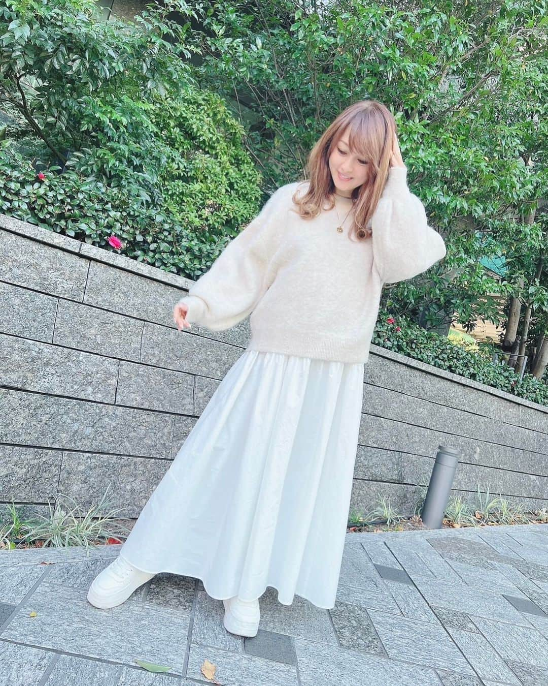 渡辺美奈代のインスタグラム：「本日のお洋服 ワンピース✖️セーター  #ワンピースコーデ  #セーター #重ね着 #50代 #50代ファッション  #お洋服  #お洋服大好き #minayo  select」