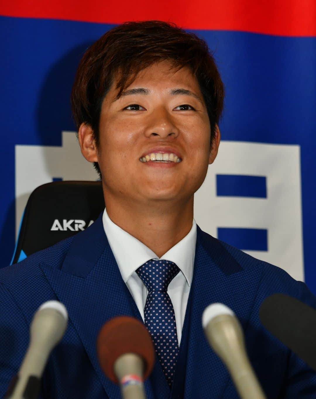 中日ドラゴンズ【公式】さんのインスタグラム写真 - (中日ドラゴンズ【公式】Instagram)「４選手の入団発表が行われました。  #中島宏之 #上林誠知 #山本泰寛  #板山祐太郎  #中日ドラゴンズ」11月29日 15時10分 - chunichidragonsofficial