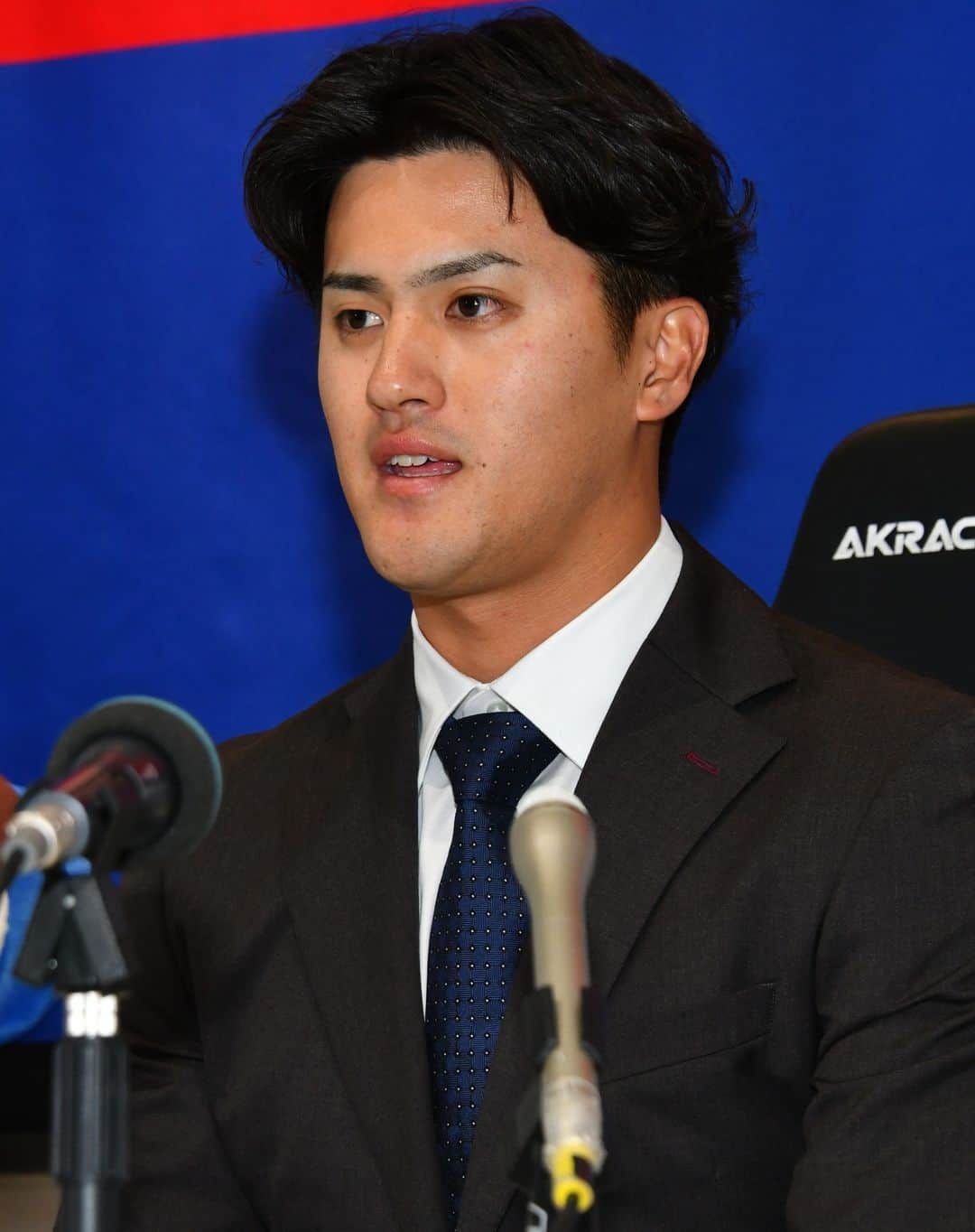 中日ドラゴンズ【公式】さんのインスタグラム写真 - (中日ドラゴンズ【公式】Instagram)「４選手の入団発表が行われました。  #中島宏之 #上林誠知 #山本泰寛  #板山祐太郎  #中日ドラゴンズ」11月29日 15時10分 - chunichidragonsofficial
