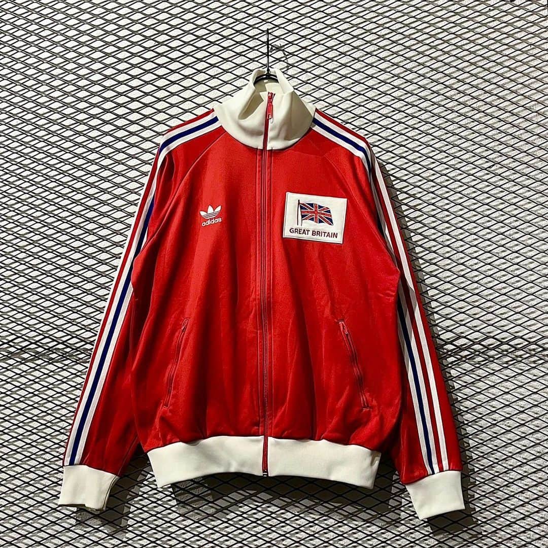dudeのインスタグラム：「【 NEW ARRIVAL 】 ・ adidas - United Kingdom Track Jacket ・ ・ ・ こちらの商品はdudeアカウントプロフィールのURL「dude online」より通販可能な商品となっております ・ @dude_harajuku @dude_harajuku_daily」