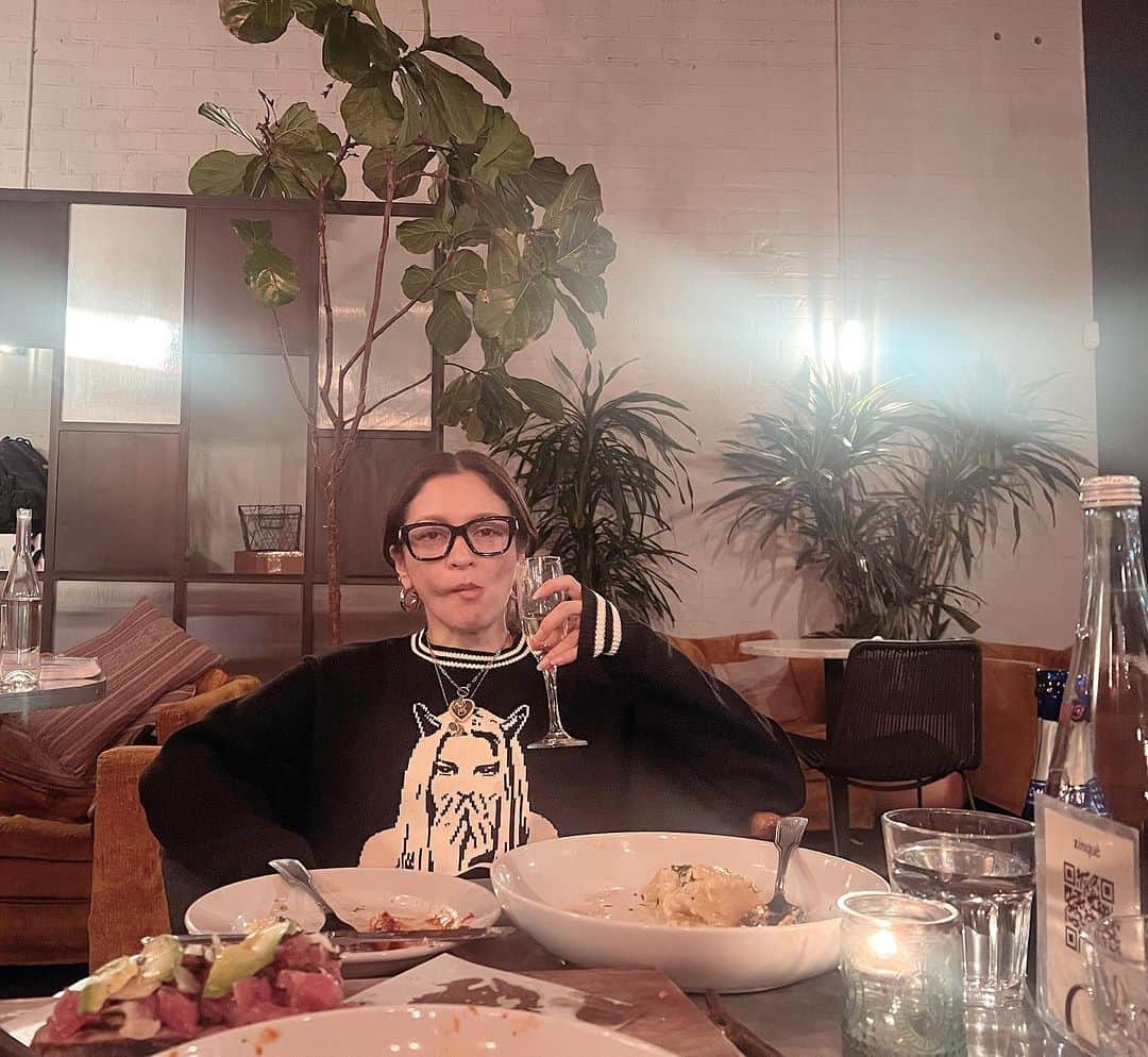 岩堀せりのインスタグラム：「写真撮ってー❣️とお願いしてるのにこんな顔しか撮れてないのが申し訳ない😑カメラマンの問題ではない。 でもまあまあいつも通りでそんなに嫌いでもない。というかびっくりもしなくなった。」