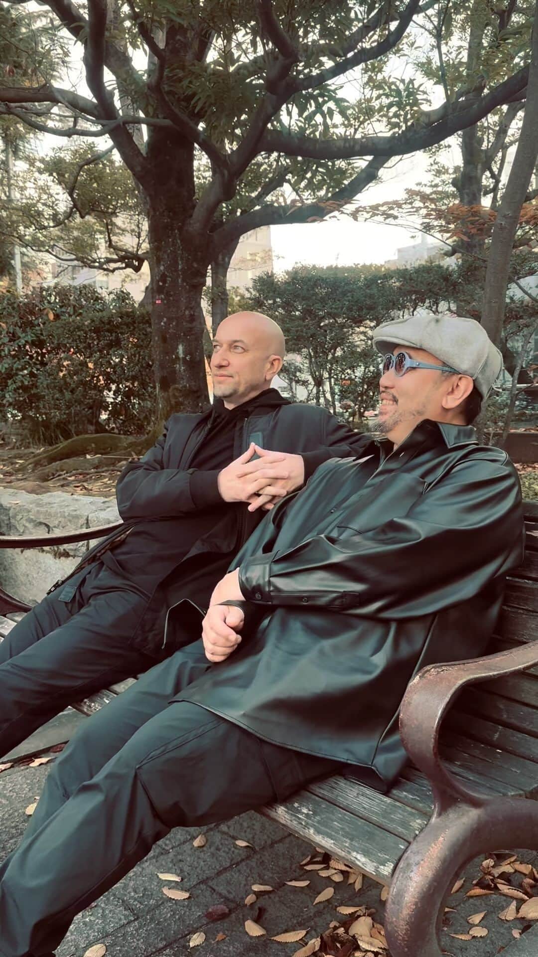 MONKEY MAJIKのインスタグラム：「ㅤㅤㅤㅤㅤㅤㅤㅤㅤㅤㅤㅤㅤ すっかり冬めいてきた #仙台 にて #クリスマスライブ の構想を語る2人。 セットリストもかたまり いよいよ来週からリハーサル開始🎙️ ㅤㅤㅤㅤㅤㅤㅤㅤㅤㅤㅤㅤㅤ #monkeymajik #christmas #christmaslive  ㅤㅤㅤㅤㅤㅤㅤㅤㅤㅤ」