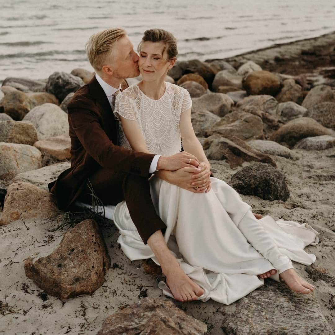 キャサリンディーンさんのインスタグラム写真 - (キャサリンディーンInstagram)「Being deeply loved by someone gives you strength, while loving someone deeply gives you courage. 💖💖⁣  Congratulation to the lovely couple. This gorgeous bride wears our Monique Top & Liz skirt  @laurene_and_the_wolf #catherinedeane #cdbride #moniquetop」11月29日 16時00分 - catherine__deane