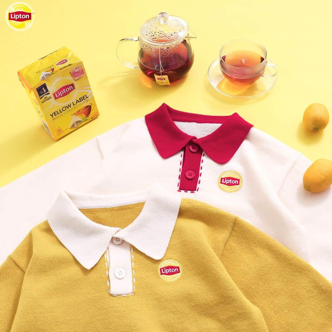 アプレレクールオフィシャルのインスタグラム：「【🍋Lipton×apres les cours】　  11月は紅茶月間☕💛🤎 ＠lipton_japan 様にてリプトンフレンズキャンペーンを実施中！ 親子でお揃いの「リプトン襟付きニット」を 着て ”ほっこりぷとん”親子時間を楽しみましょう♡ 詳しくは、@Lipton_Japan Xアカウントをご覧ください♪  親子おそろいが楽しめる、襟付きニットが可愛い♡ 胸元のリプトンロゴや袖部分の刺繍などこだわりの詰まったデザインです。 ぜひ家族みんなで、ほっこりぷとんしましょう♪  ======================= 商品詳細や価格は ショッピングタグからご覧いただけます★ ======================= @lipton_japan  #リプトンフレンズキャンペーン #おうちdeゆっくりぷとん #アプレとリプトン #Lipton #リプトン #リプトンコラボ #イエローラベル #リプトンでつながる #foonline #apreslescours #アプレレクール #子供服 #こどもふく #ベビー服 #キッズ服 #キッズコーデ #女の子コーデ #男の子コーデ #おしゃれキッズ #おしゃれキッズと繋がりたい #ほっこリプトン」