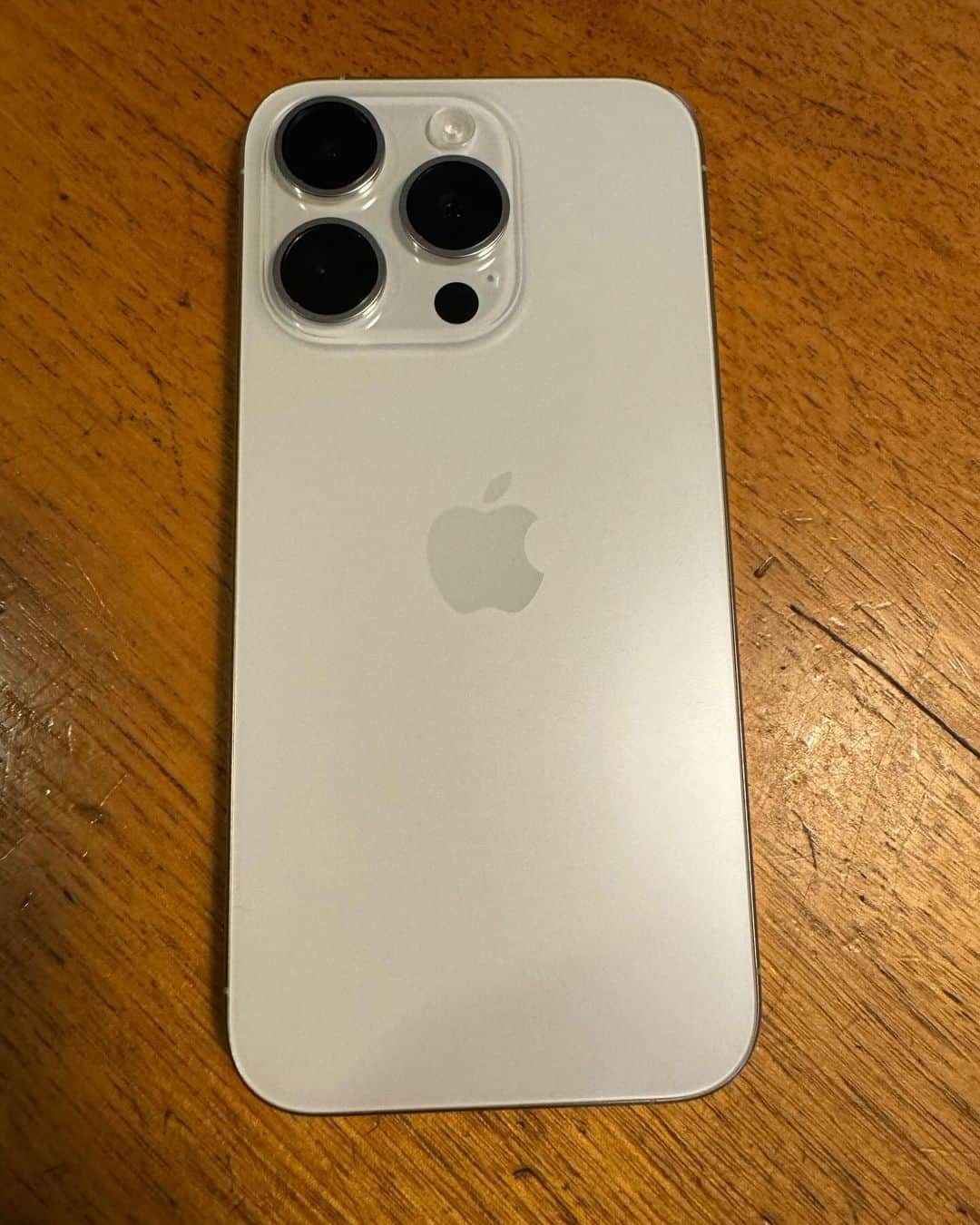 相原コージさんのインスタグラム写真 - (相原コージInstagram)「iPhone15に機種変したらxの移行がうまく出来なくて1からやり直しになってしまいました。xで「相原コージkojiaihara」で検索して再びフォローしていただけるとありがたいです。よろしくお願いします。(◡◡)ペコリ」11月29日 16時25分 - kojiaihara