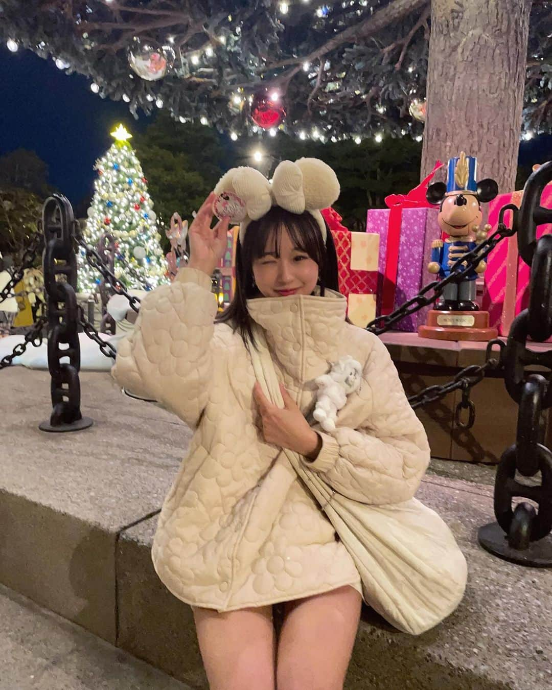 岩間妃南子さんのインスタグラム写真 - (岩間妃南子Instagram)「・ ・ ・ 夜のクリスマスディズニー キラキラしててずっといたい✴︎ ・ ・ ・ #クリスマス #christmas #disneysea #ディズニー #クリスマスディズニー」11月29日 16時30分 - hinako.1116