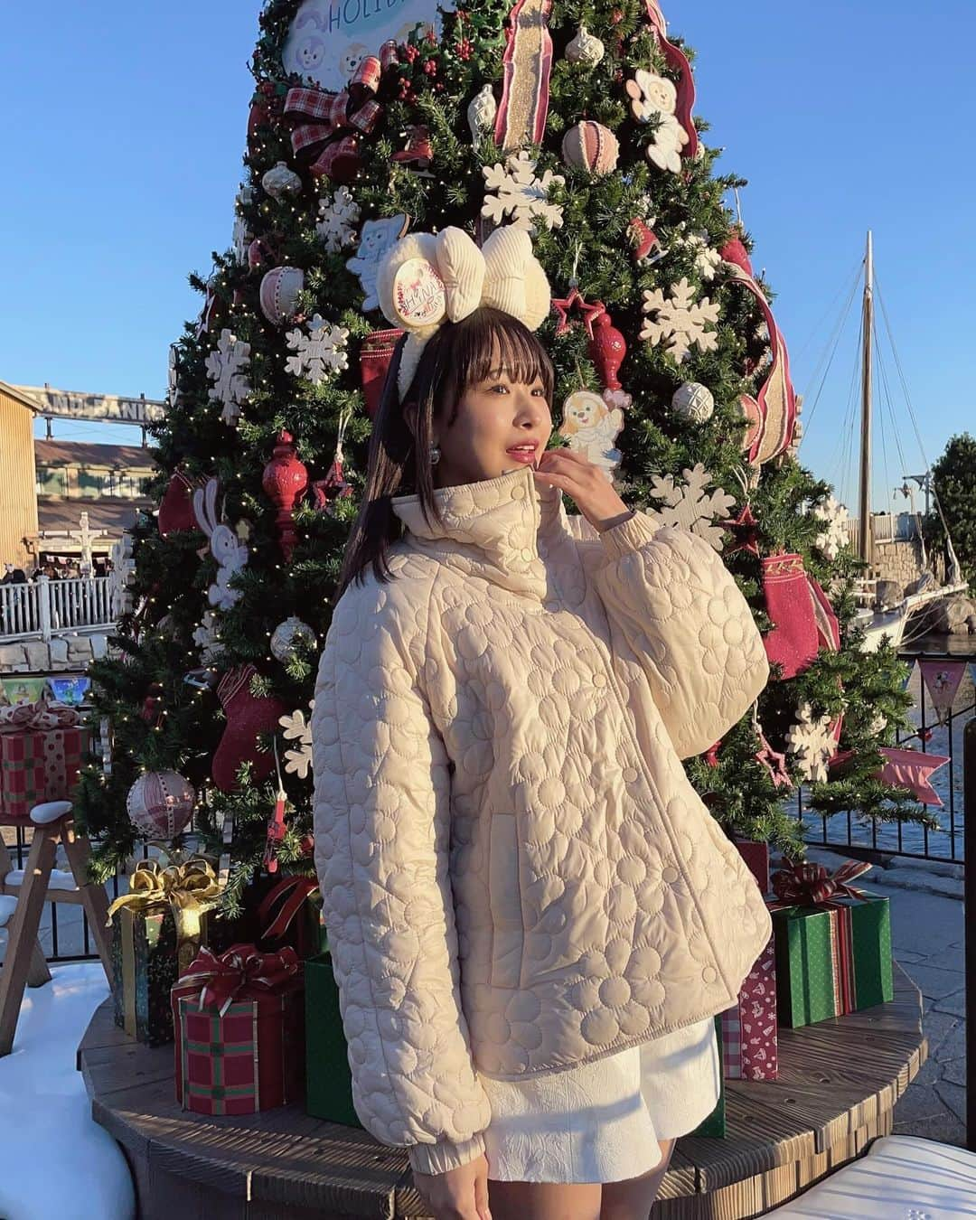 岩間妃南子さんのインスタグラム写真 - (岩間妃南子Instagram)「・ ・ ・ 夜のクリスマスディズニー キラキラしててずっといたい✴︎ ・ ・ ・ #クリスマス #christmas #disneysea #ディズニー #クリスマスディズニー」11月29日 16時30分 - hinako.1116