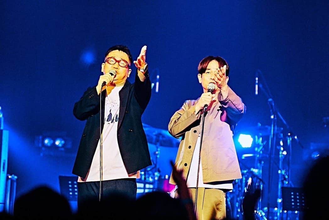 中西茂樹さんのインスタグラム写真 - (中西茂樹Instagram)「いとこよ。久しぶりのステージはミュージシャンのライブでした。ありがとうスピラ・スピカ様。 #なすなかにし #従兄弟 #スピラスピカ  #ライブのゲスト #めちゃくちゃ楽しかったです」11月29日 16時34分 - nasunakanakanishi