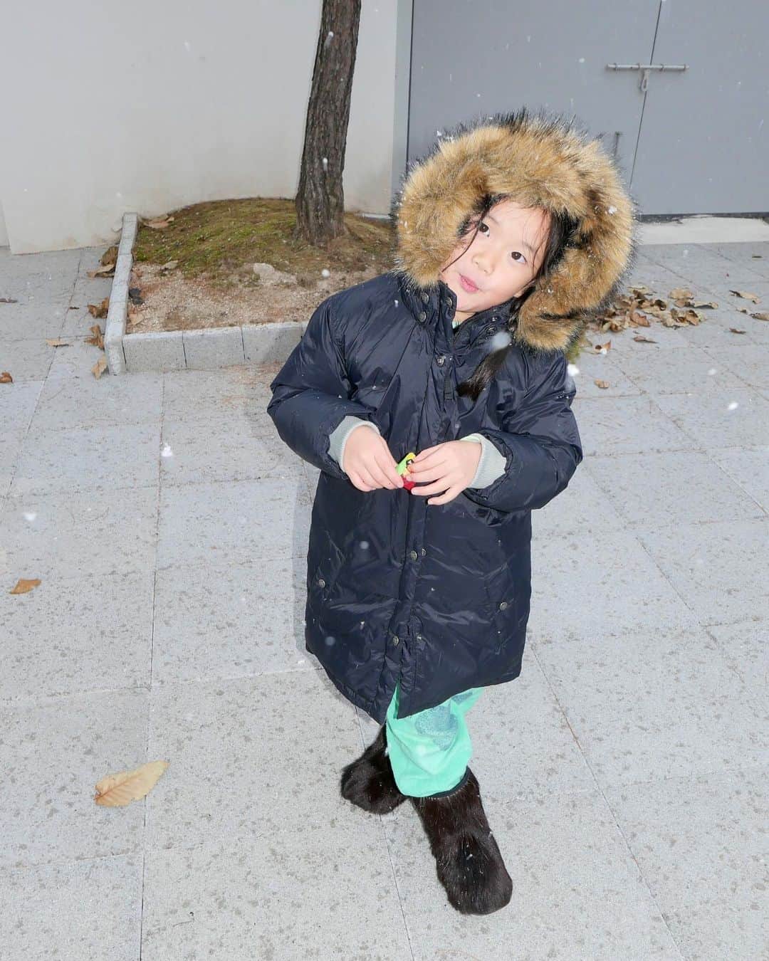 パク・ウォンジさんのインスタグラム写真 - (パク・ウォンジInstagram)「눈!!!!! Snowing!!!! ❄️⛄️❄️🫧」11月29日 16時49分 - sisi_wonji