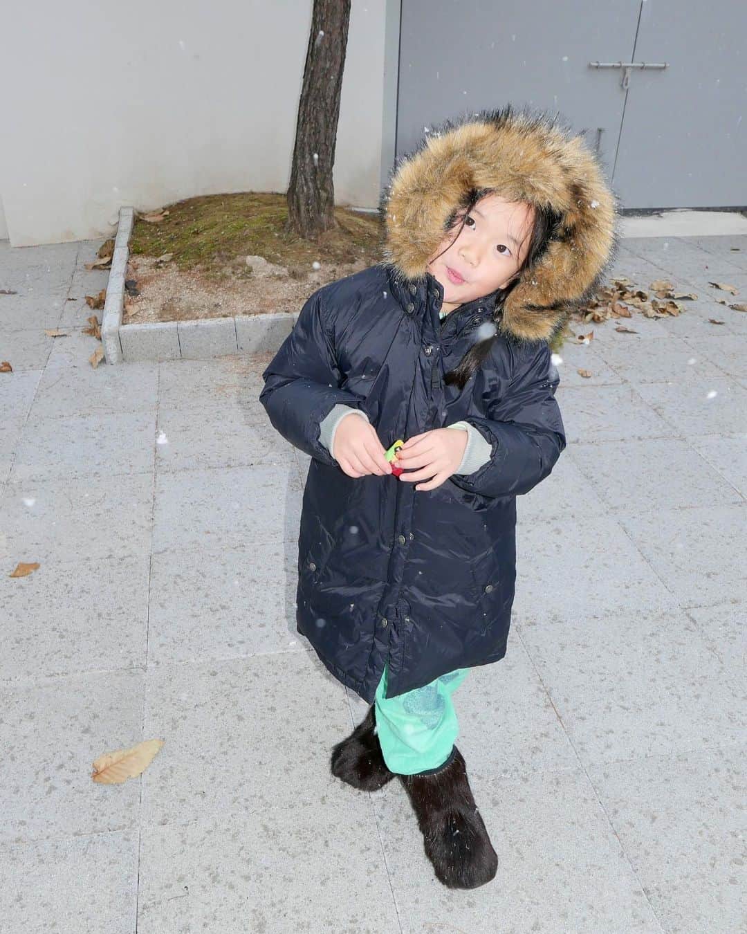 パク・ウォンジのインスタグラム：「눈!!!!! Snowing!!!! ❄️⛄️❄️🫧」