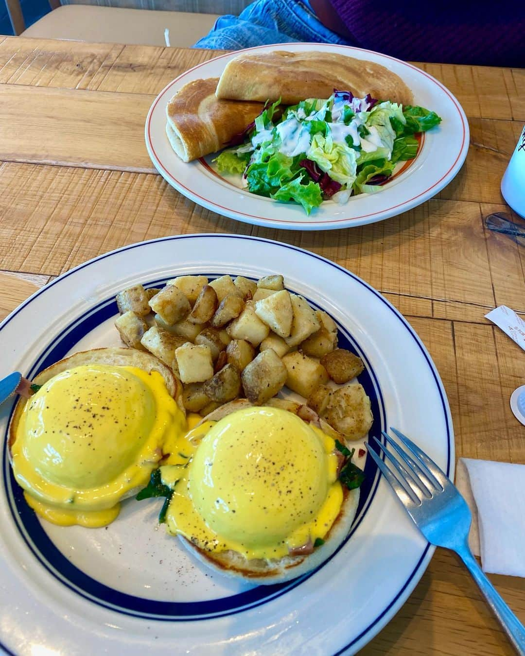 アレサ・ネスミスのインスタグラム：「Eggs 'n Thingsでブランチ🍴🥞✨ からのマーベル🦸‍♀️ 本当は字幕で見たかったけど吹替も悪くない👏今度はホーンテッドマンションだな🎥」