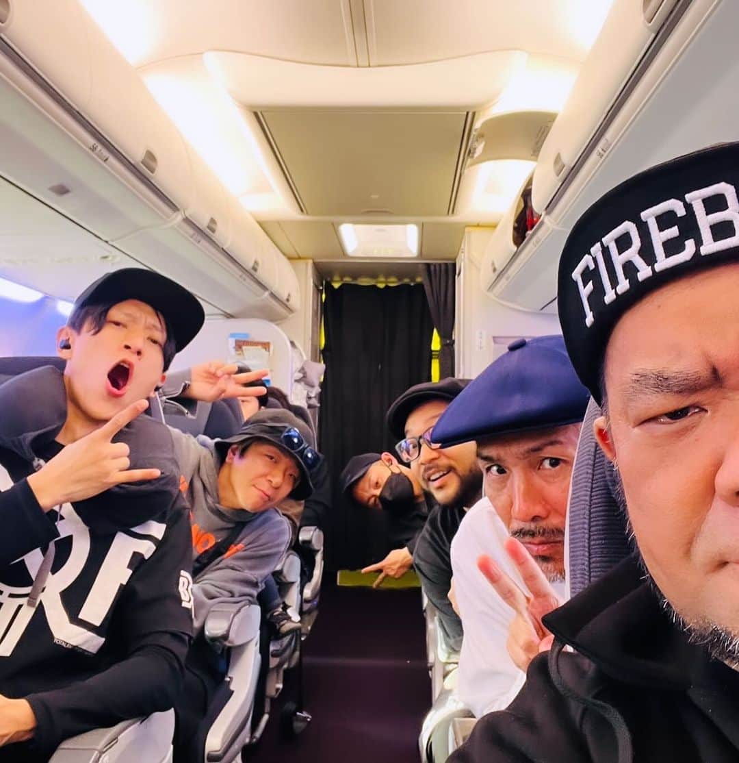 Shun さんのインスタグラム写真 - (Shun Instagram)「Throw back the memories of Taiwan ✈️📷  ① @the____bonez , @trashband and @totalfat_japan 🤝🏻  ② Hanging out with my new friends @marrrz23 & @lin_euan (but we both were the hero for each other since before!! That’s so funny!!)  ③ @jesse_mcfaddin_original 兄貴！  ④ Right before the @fireex_official show starts!  ⑤ @jesse_mcfaddin_original excited for his show!!  ⑥ With my legend. @mikegreenproducer! He’s so nice to us 🙏✊🏻  ⑦ @mikegreenproducer plays some FIRE EX. s songs at the stage side.  ⑧ 細美武士 joined!! We were like 男鹿フェス at that time!!  ⑨ Flying back to Tokyo. @mobstyles_official team was on the same plane and we were so near!!!」11月29日 16時53分 - totalfat.shun