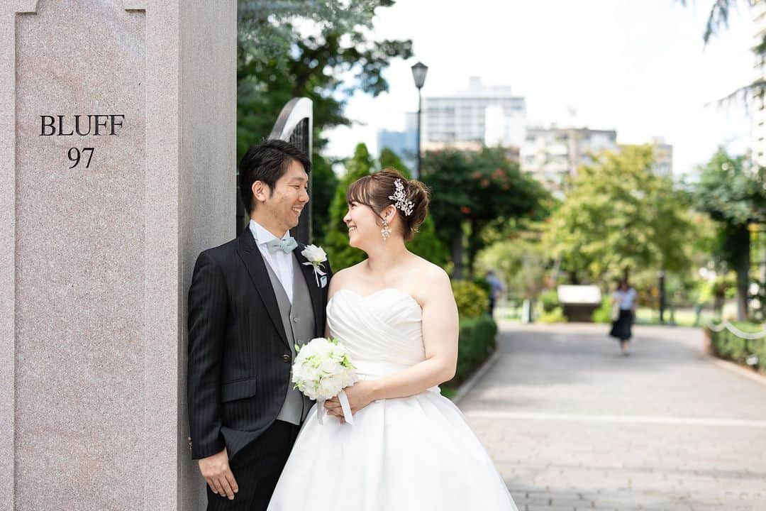 【公式】小さな結婚式さんのインスタグラム写真 - (【公式】小さな結婚式Instagram)「. @petit.wedding をフォローしてね♩ #小さな結婚式 をつけてのお写真投稿も大歓迎です♡ こちらの公式IGでリグラムさせていただきます＊ . ご夫婦でB’zファンのおふたり♪ ライブグッズを持ち込めば おふたりの”好き”が詰まったオリジナリティある一枚に！ . >>#小さな結婚式横浜店 . ——————— #petitwedding #ラヴィファクトリー #前撮り #結婚式 #プレ花嫁 #卒花 #家族婚 #少人数結婚式 #ウェディング #wedding #bridal #weddingdress #花嫁 #挙式 #結婚式準備 #式場探し #日本中のプレ花嫁さまと繋がりたい #結婚式の思い出に浸る会 #結婚準備 #横浜花嫁 #ウェディングフォト #花嫁コーディネート #結婚式前撮り #フォトウェディング #ロケーションフォト #ライブグッズ #オリジナルウェディング #関東花嫁」11月29日 17時00分 - petit.wedding