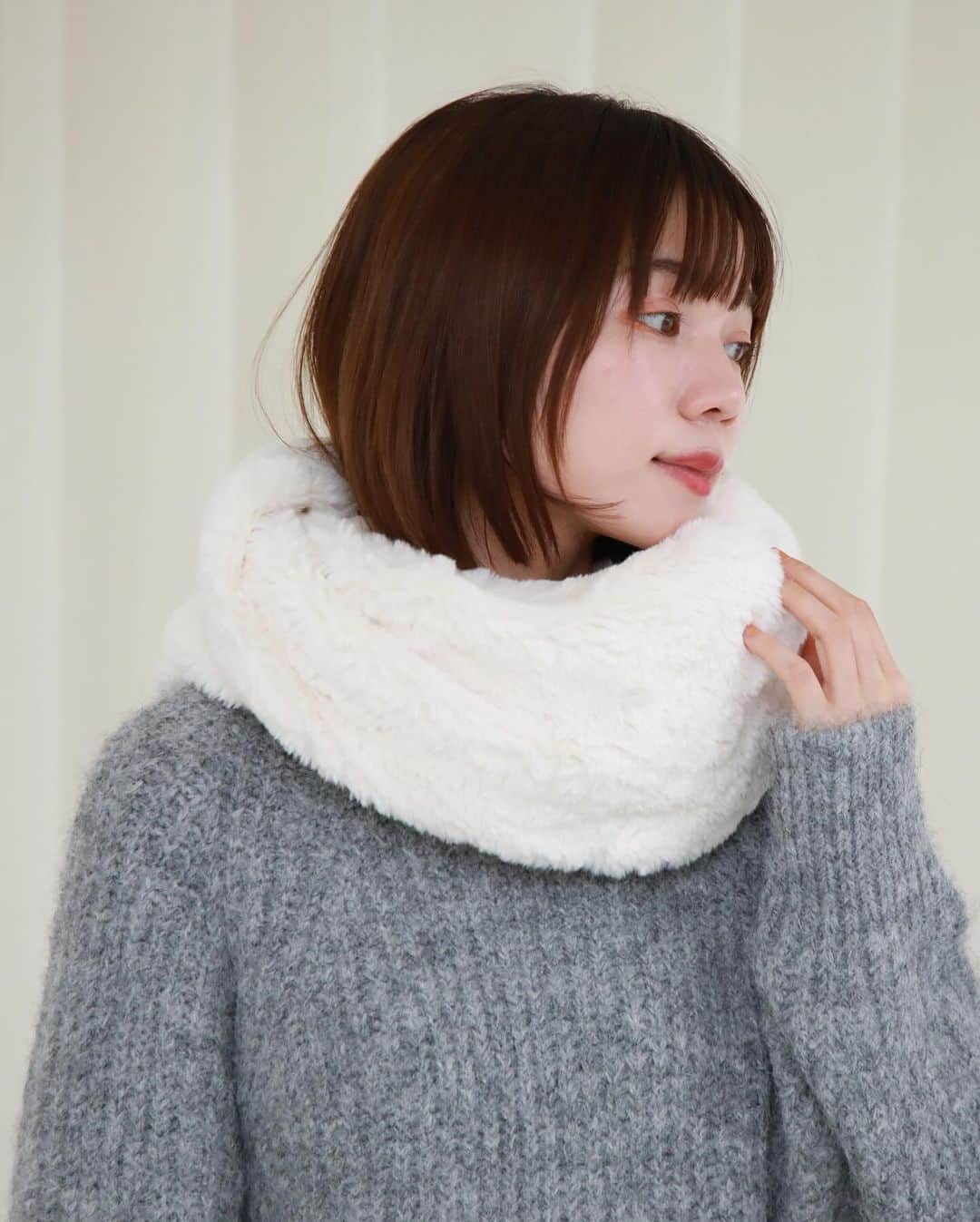 archives_officialさんのインスタグラム写真 - (archives_officialInstagram)「【new arrival】 \\ クリスマスギフトにおすすめ🎁💕 // 毎年定番で人気ののストールの他 今年は手袋、イヤマフがarchivesから登場！🧤 ギフトにはもちろん自分へのご褒美にもぴったりです！！ ⁡ ⁡ 🏷️ もこもこミトン手袋 price:¥3,390 color:off white/gray ⁡ 🏷️ ボリュームツイストスヌード price:¥4,400 color:white/gray ⁡ 🏷️ モフモフコンパクトイヤマフ price:¥2,970 color:beige/brown ⁡ ⁡ 店頭•ECサイトにて発売中🗓️ ⁡ ⁡ ▶︎画像をタップしてショッピングしていただけます🛒※商品リンクの反映には時間がかかる場合があります。予めご了承下さい。 ⁡ 　 ⁡ @archives__official ⁡ ⁡ ⁡ #アルシーヴ#archives#冬小物#スヌード#手袋#ミトン#イヤマフ#イヤーマフ#ギフト#クリスマスギフト#」11月29日 19時30分 - archives__official