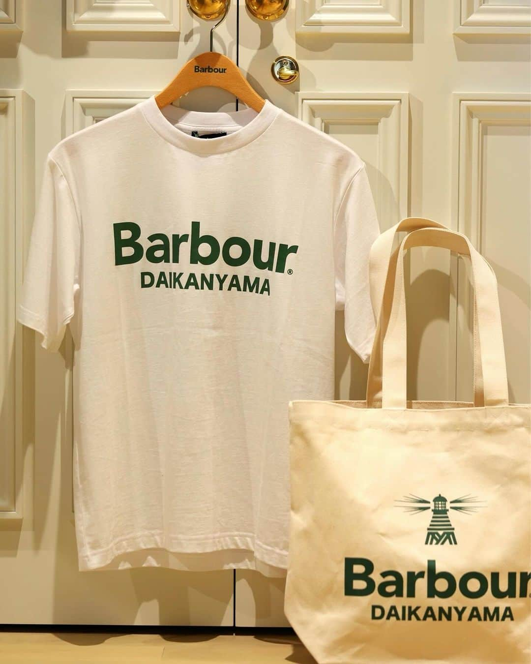 CLUÉLmagazineさんのインスタグラム写真 - (CLUÉLmagazineInstagram)「. Barbour DAIKANYAMA 「Barbour 代官山店がオープンしたよ📢」  ここでしか体験できない！待望のフラッグシップストア📝 英国ブランド《バブアー》が、代官山エリアに初となる路面店をオープン。ブランドの世界観を表現したフラッグシップストアとして、英国カントリーをイメージした落ち着いた店内が特徴的。 メンズ、ウィメンズはもちろん、ドッグウェアまで幅広くラインナップされていて、ブランド定番のワックスジャケットのメンテナンスができる“リワックスステーション”も完備。  代官山限定アイテムも販売するなど、見どころも盛りだくさん！ 英国カントリーの世界が広がる代官山店に今すぐGO🫶🏻❤️  #Barbour  from vol.95 ・・・・・・・・・・・・・・・・・・・・・・・・・・・  #cluel #クルーエル #cluelmagazine #クルーエル女子 #fashion #ファッション好き #ファッション雑誌 #おしゃれ #グッドガール #冬コーデ #バブアー #バブアー代官山店 #Barbour代官山店 #BarbourDAIKANYAMA #ニューオープン #代官山散歩 #英国 #ショッピング #ワックスジャケット #ボーイッシュ女子 #シンプルが好き  こちらのアカウントもフォローしてね！ @cluel_homme @navys_magazine」11月29日 17時02分 - cluelmagazine