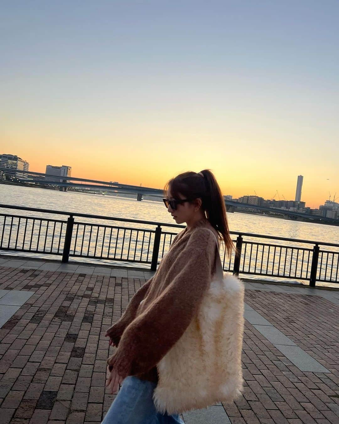 鹿沼憂妃さんのインスタグラム写真 - (鹿沼憂妃Instagram)「🌇 質問おおかったこのニットは 去年？とかのものですｽﾐﾏｾﾝ…🦫 . #shika_code #高身長コーデ #高身長女子 #170cm」11月29日 17時15分 - shika_0225