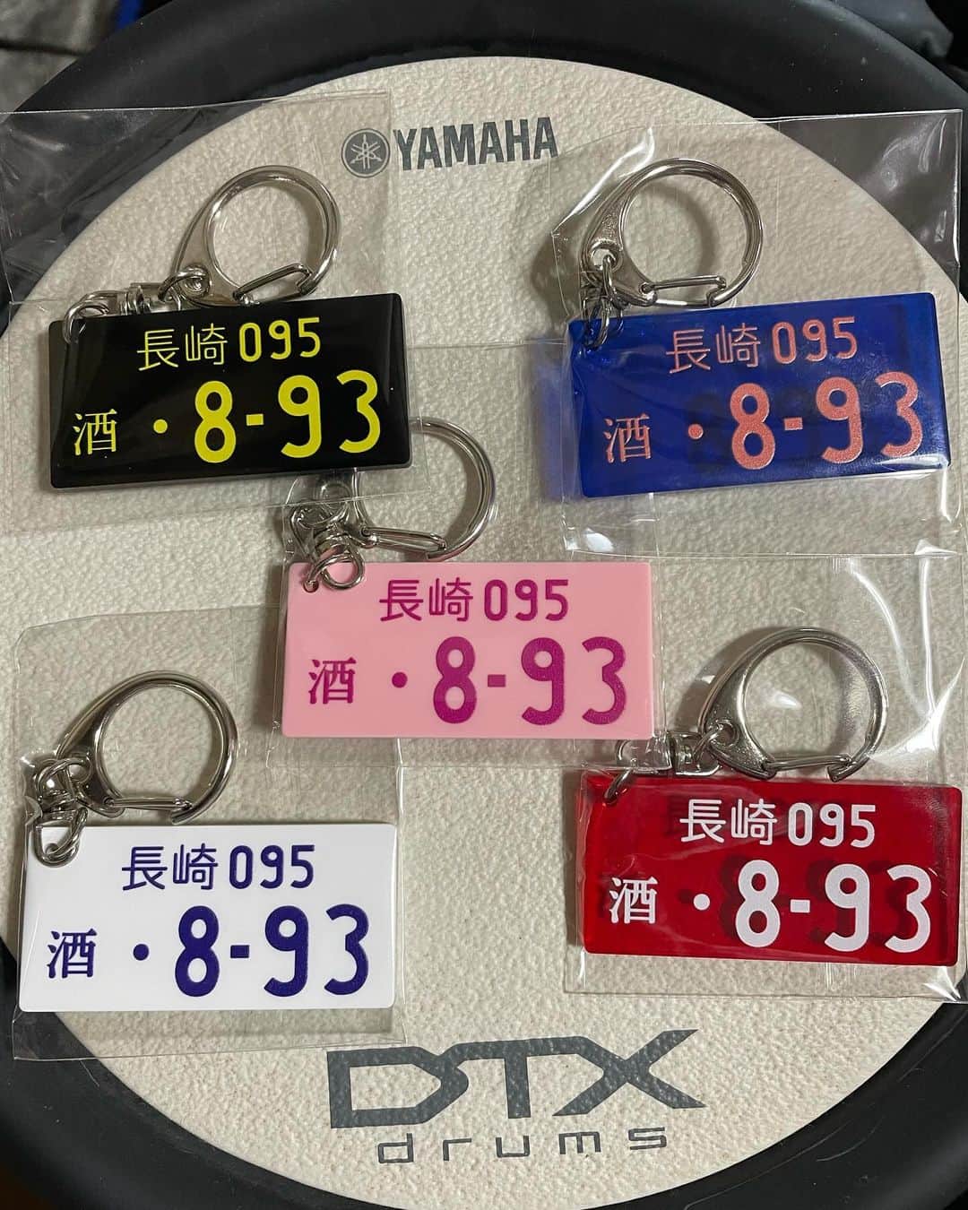 池本雄季のインスタグラム：「酒893キーホルダー  #新色」