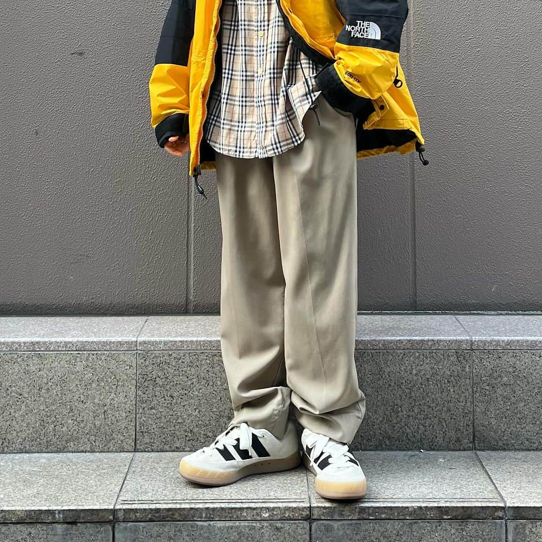 ジャムルさんのインスタグラム写真 - (ジャムルInstagram)「THE NORTH FACE mountain light JKT 17000y+tax(18700)  Burberry ノバチェック ボタンダウンシャツ 9800y+tax(10780)  USA製 ライトウール スラックス 5400y+tax(5940)  WEB SHOPに入荷しております。 是非ご覧ください。 jammru.com  #jammru#thenorthface #burberry  #大阪古着屋#心斎橋古着屋#usedmix #osaka  #fashion  #streetstyle  #streetfashion  #vtg  #vintage  #used  #usedclothing  #古着 #古着屋 #ファッション #70s #80s #90s」11月29日 17時24分 - jammru