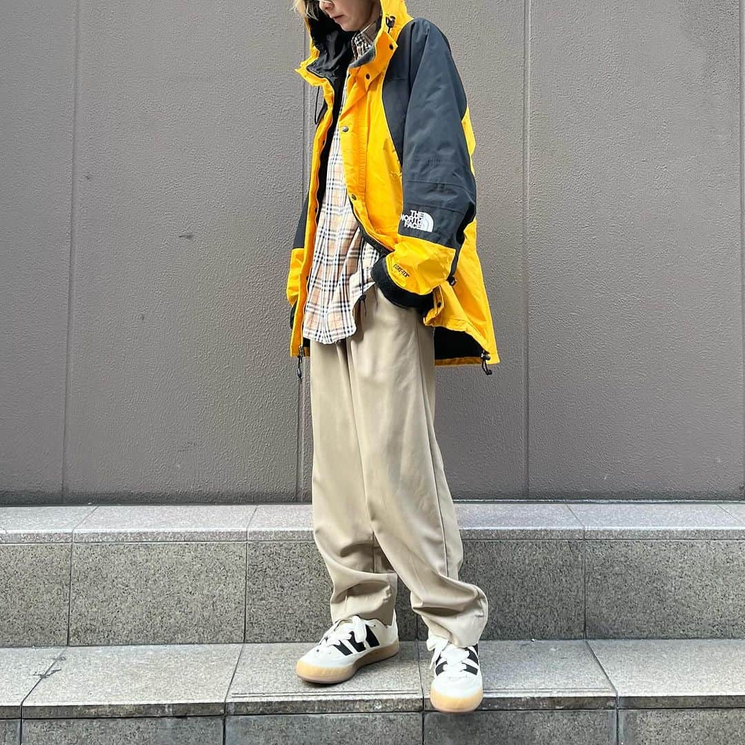 ジャムルのインスタグラム：「THE NORTH FACE mountain light JKT 17000y+tax(18700)  Burberry ノバチェック ボタンダウンシャツ 9800y+tax(10780)  USA製 ライトウール スラックス 5400y+tax(5940)  WEB SHOPに入荷しております。 是非ご覧ください。 jammru.com  #jammru#thenorthface #burberry  #大阪古着屋#心斎橋古着屋#usedmix #osaka  #fashion  #streetstyle  #streetfashion  #vtg  #vintage  #used  #usedclothing  #古着 #古着屋 #ファッション #70s #80s #90s」