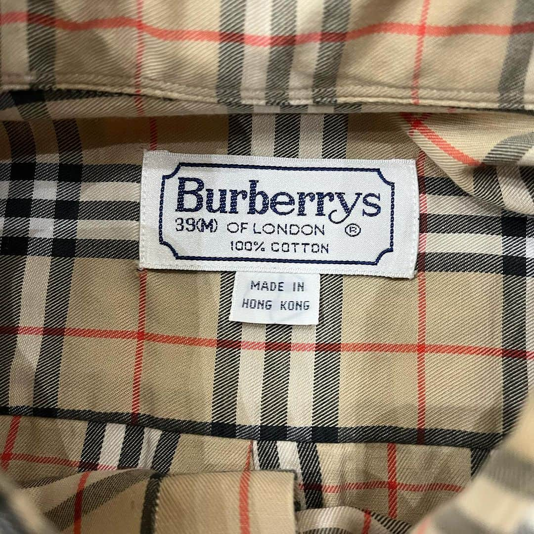 ジャムルさんのインスタグラム写真 - (ジャムルInstagram)「Burberry ノバチェック ボタンダウンシャツ 9800y+tax(10780)  Burberryの代名詞、ノバチェック通称バーバリーチェック。 どの時代も愛された、普遍的な定番アイテムです。 モードにもストリートにもハマるオススメの1枚。  左肩後ろあたりに小穴がありますが、その他のコンディションは一般的なユーズドレベルです。  WEB SHOPに入荷しております。 是非ご覧ください。 jammru.com  #jammru#burberry  #大阪古着屋#心斎橋古着屋#usedmix #osaka  #fashion  #streetstyle  #streetfashion  #vtg  #vintage  #used  #usedclothing  #古着 #古着屋 #ファッション #70s #80s #90s」11月29日 17時30分 - jammru