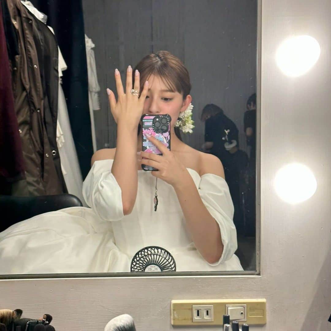 吉川愛のインスタグラム：「☺︎ @baila_magazine💍🩶」
