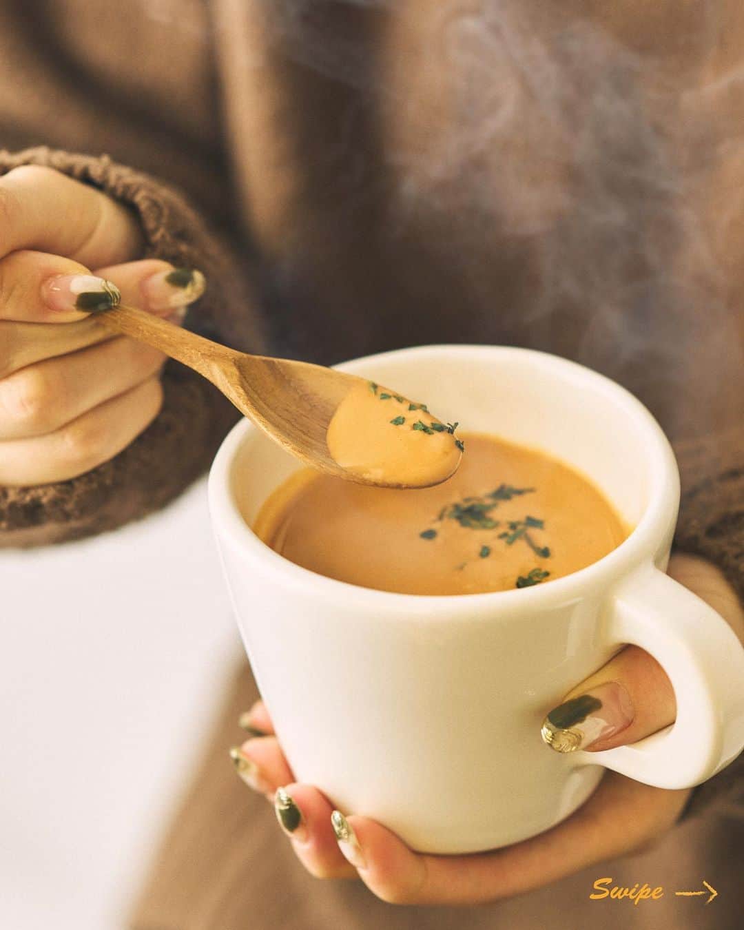 ルミネ有楽町さんのインスタグラム写真 - (ルミネ有楽町Instagram)「【 冬に味わう #あったかスープ 】  寒い時季に味わうとさらに美味しい、熱々のスープ。  今回は、オマール海老の濃厚な味わいが愉しめる 成城石井自慢の自家製ビスクスープをご紹介します。  🦐 成城石井desica オマール海老の旨みひきたつ濃厚ビスクスープ 180g ¥431 成城石井［ルミネ2/B1］  #ルミネ有楽町 #lumineyurakucho #オトナルミネ #otonalumine #成城石井 #seijoishii #成城石井desica #オマール海老のビスク  #オマール海老 #ビスク #あったかメニュー」11月29日 20時00分 - lumine_yurakucho
