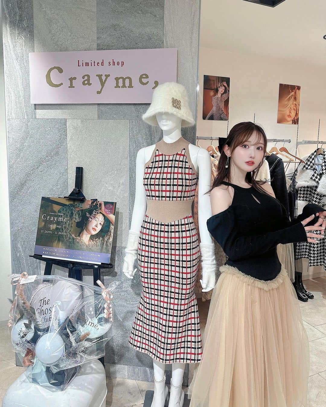 菅野結以さんのインスタグラム写真 - (菅野結以Instagram)「名古屋POP UP ありがとございました🦌🧡 ⁡ Corset Knit Tulle Dressに Velour Ribbon Valletta ☽ クリスマスディナーとかすこし特別な日に ぴったりstyling ❄︎ ⁡ 今季も一型のこらず一色のこらず 細部にたましい宿らせて 丹精こめてつくりました ⁡ きらっきらな笑顔で着てくれてる みんなの姿をみれて感無量、エナジーチャージ ⁡ そして次の発表もありました 今年、またあえるね🫶🏻 ⁡ #crayme #theghostclub #2023aw #popupshop #limitedshop #nagoya #event」11月29日 17時45分 - yui_kanno