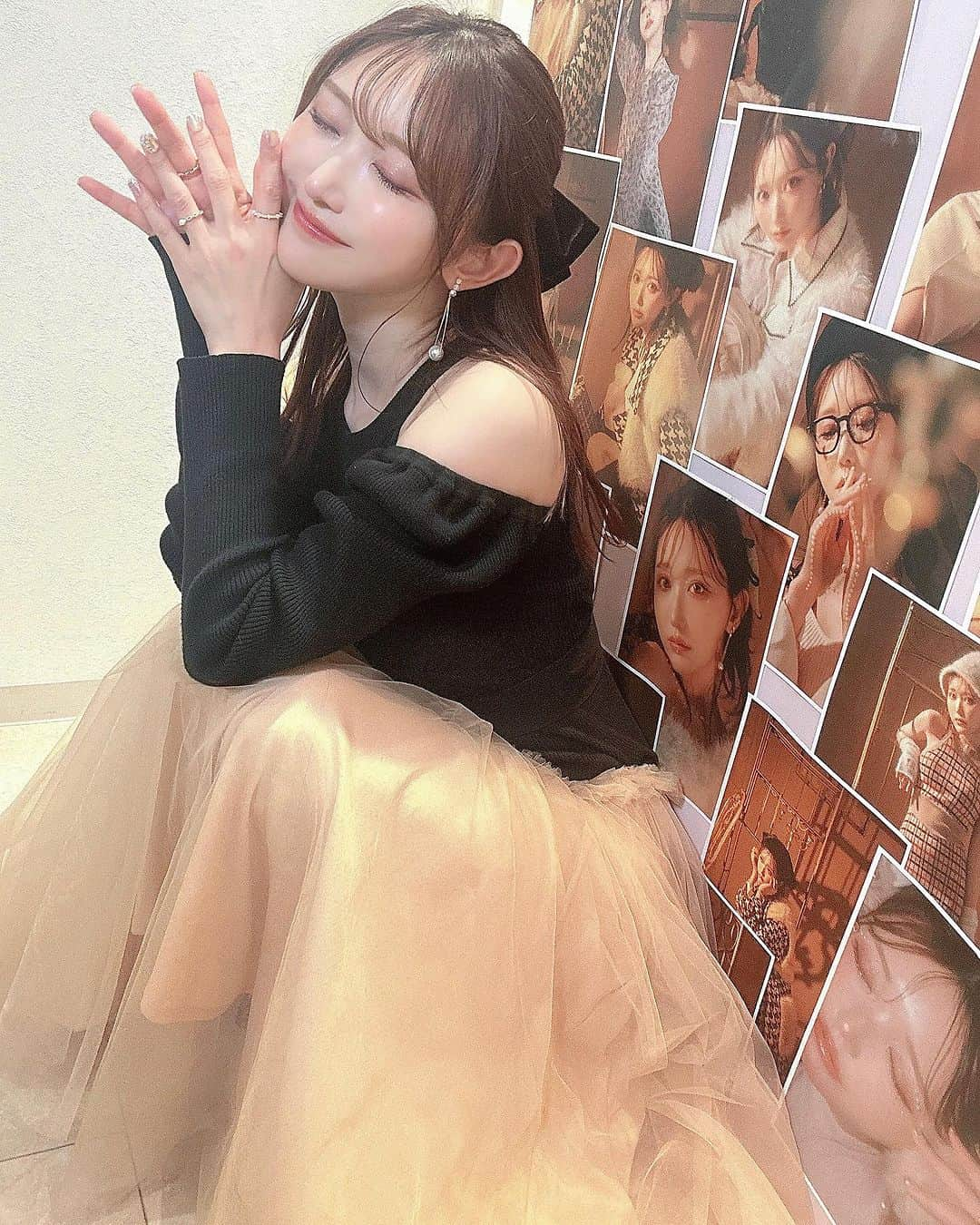 菅野結以さんのインスタグラム写真 - (菅野結以Instagram)「名古屋POP UP ありがとございました🦌🧡 ⁡ Corset Knit Tulle Dressに Velour Ribbon Valletta ☽ クリスマスディナーとかすこし特別な日に ぴったりstyling ❄︎ ⁡ 今季も一型のこらず一色のこらず 細部にたましい宿らせて 丹精こめてつくりました ⁡ きらっきらな笑顔で着てくれてる みんなの姿をみれて感無量、エナジーチャージ ⁡ そして次の発表もありました 今年、またあえるね🫶🏻 ⁡ #crayme #theghostclub #2023aw #popupshop #limitedshop #nagoya #event」11月29日 17時45分 - yui_kanno