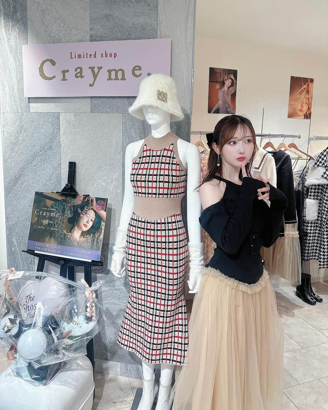 菅野結以さんのインスタグラム写真 - (菅野結以Instagram)「名古屋POP UP ありがとございました🦌🧡 ⁡ Corset Knit Tulle Dressに Velour Ribbon Valletta ☽ クリスマスディナーとかすこし特別な日に ぴったりstyling ❄︎ ⁡ 今季も一型のこらず一色のこらず 細部にたましい宿らせて 丹精こめてつくりました ⁡ きらっきらな笑顔で着てくれてる みんなの姿をみれて感無量、エナジーチャージ ⁡ そして次の発表もありました 今年、またあえるね🫶🏻 ⁡ #crayme #theghostclub #2023aw #popupshop #limitedshop #nagoya #event」11月29日 17時45分 - yui_kanno