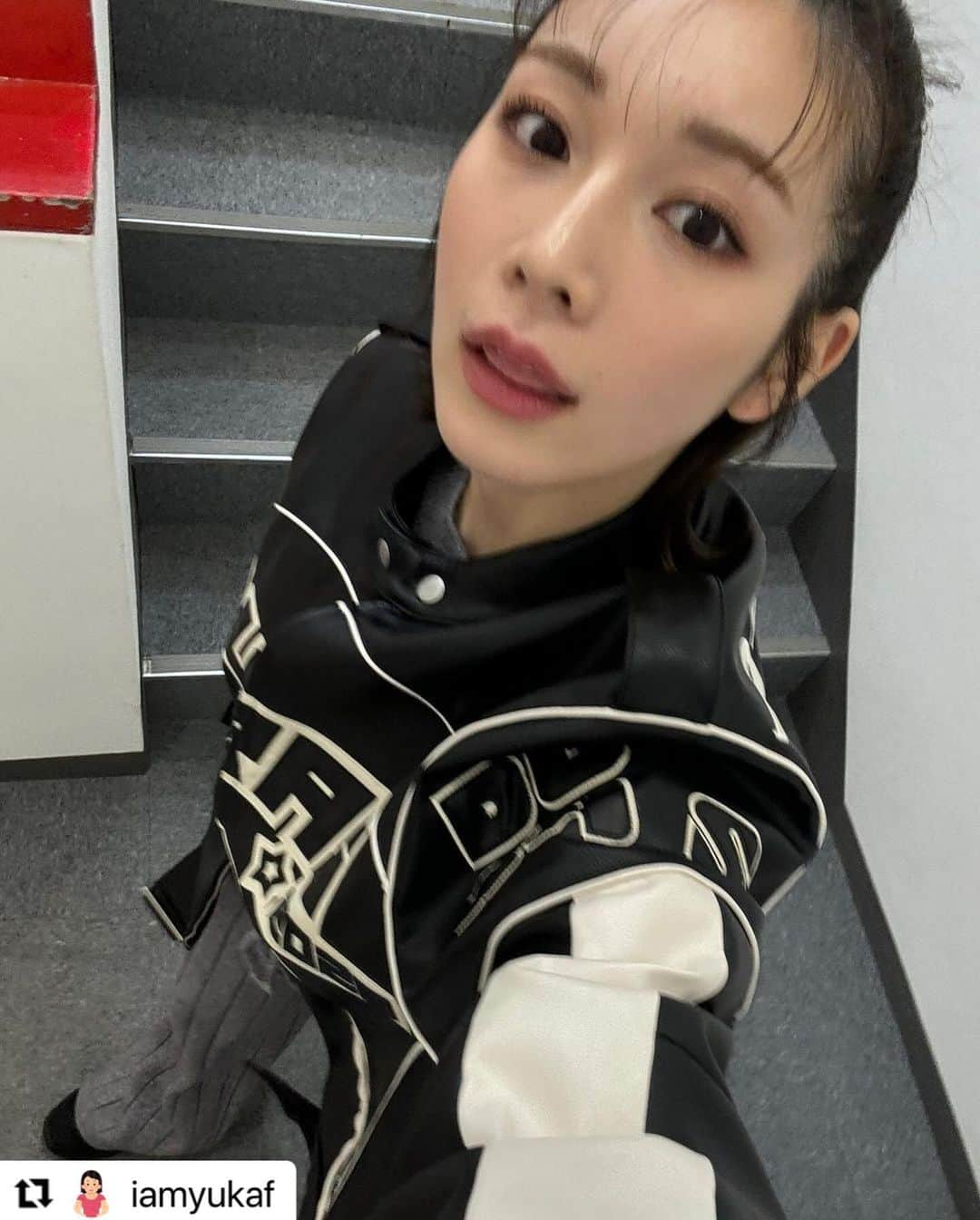 デュラスさんのインスタグラム写真 - (デュラスInstagram)「Yuka is wearing original design biker jacket❤︎❤︎  #Repost @iamyukaf  ・・・ スイカゲームと桃鉄ワールドで狂った生活リズムを今日は早起きして直せたはずです 🍑」11月29日 17時47分 - duras_official