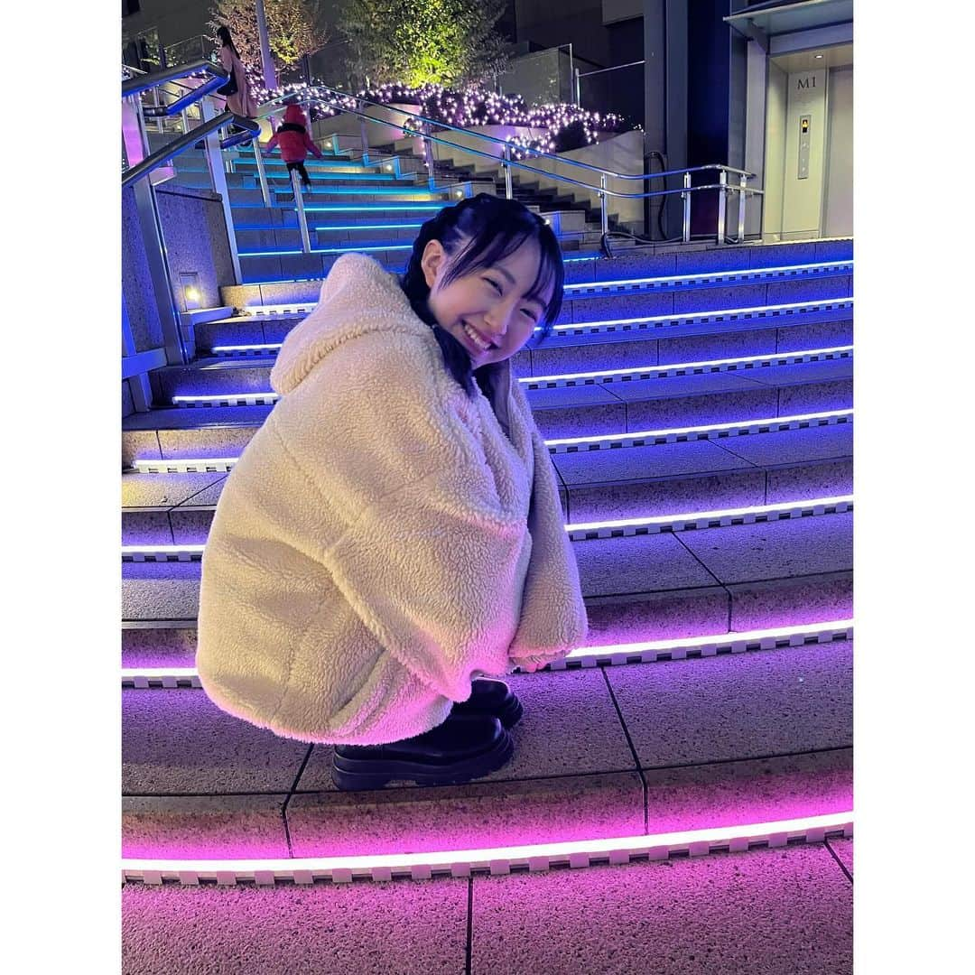 国本姫万里さんのインスタグラム写真 - (国本姫万里Instagram)「撮影の帰りにイルミネーションが綺麗なところに行った！！ 寒いからずっと上着にくるまってたい☺️☺️  #国本姫万里 #ひまり #スターダストプロモーション #スターダストプロモーション制作3部  #スターダストプロモーション所属  #ニコラ #モデル #ニコラモデル #ニコモ #カンコー #カンコー委員会 #nicola #ニコラ12月号  #09 #中2 #イルミネーション」11月29日 17時48分 - himari_kunimoto_official