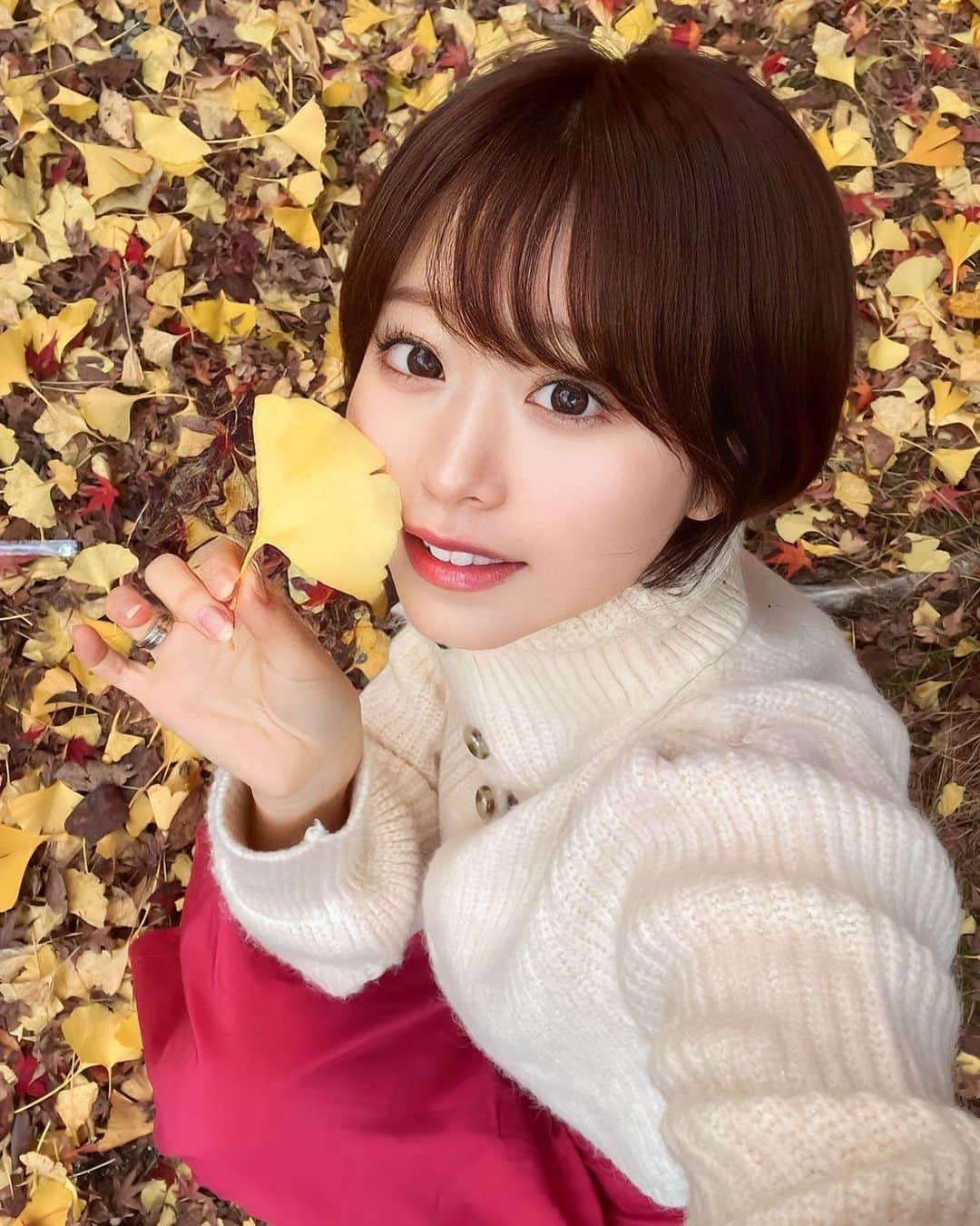 美女美容事情さんのインスタグラム写真 - (美女美容事情Instagram)「《イチョウと美女💛🍁》 *⁠ リポストを使って素敵な美女の投稿を紹介させて頂く【ビジョビ💄美女美容事情💅】のコーナーです✨ *⁠ 今回ご紹介させて頂きますのは!!👀❤︎⁠⠀ あまねっこさん< @amanecco.721 >の素敵なお写真📸 *⁠⠀⁠⠀⁠⠀⁠⠀ イチョウの葉と可愛すぎるショートヘア美女 秋の季節感があってとても美しいです *⠀⁠⠀⁠⠀⁠⠀⁠⠀ あまねっこさん< @amanecco.721 > ⁠⠀⁠⠀⁠⠀⁠⠀ 素敵な投稿ありがとうございました☺️📸✨ *⠀⁠⠀⁠⠀⁠⠀⁠⠀ あまねっこさんのアカウントには他にも素晴らしい投稿が沢山ありますので是非覗いてみてくださいね💁‍♀️💙⁠⠀⁠⠀⁠⠀⁠⠀ *⠀⁠⠀⁠⠀⁠⠀⁠⠀ △▼△▼△▼△▼△▼△▼△▼△▼△▼ ⁠⠀⁠⠀⁠⠀ ❤🧡💛「美女美容事情」💚💙💜⠀⠀⠀⠀⠀⠀⠀⠀⠀⠀⠀⠀⠀⠀⁠⠀⁠⠀⁠⠀⁠⠀⁠⠀ 👇掲載ご希望の方は👇⠀⠀⠀⠀⠀⠀⠀⠀⠀⠀⠀⠀⠀⠀⠀⁠⠀⁠⠀⁠⠀⁠⠀⁠⠀ @b_b_j.jタグ付けと🖤 #ビジョビ ⁠⠀ 🖤タグ付けお願いします✨⠀⠀⠀⠀⠀⠀⠀⠀⠀⠀⠀⠀⠀⠀⠀⁠⠀⁠⠀⁠⠀⁠⠀⁠⠀ △▼△▼△▼△▼△▼△▼△▼△▼△▼ ⁠⠀⁠ #紅葉 #紅葉スポット #銀杏 #銀杏並木 #ショートヘア #ショートヘア女子」11月29日 17時48分 - b_b_j.j