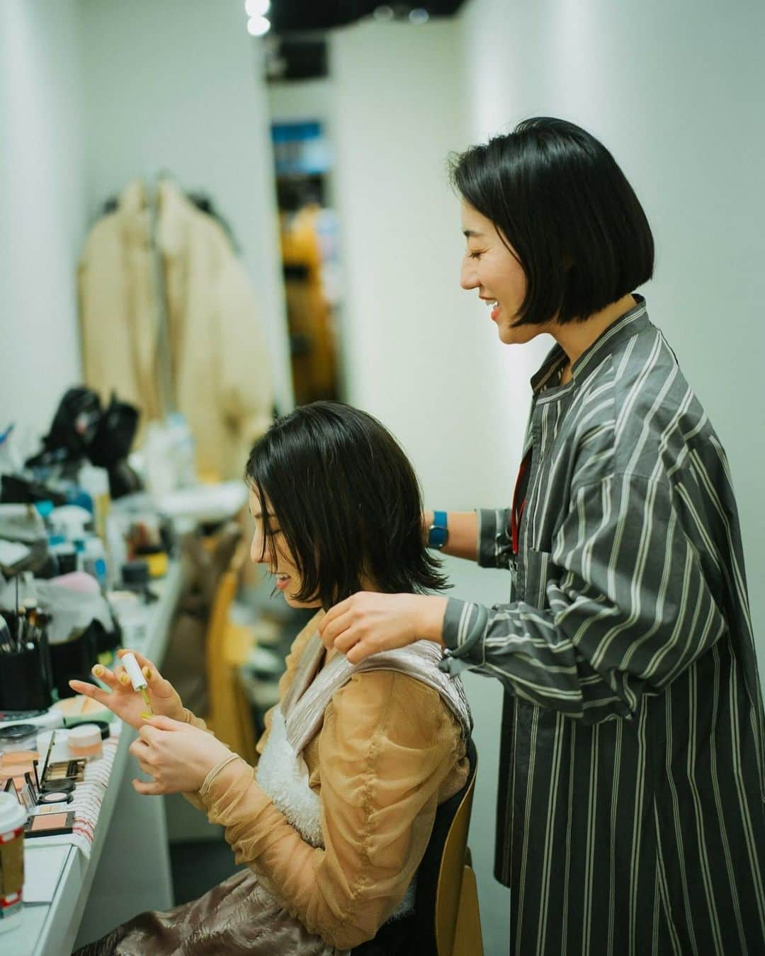 相楽伊織さんのインスタグラム写真 - (相楽伊織Instagram)「カレンダーお渡し会の裏側👀  この前のお渡し会での準備から取材の様子など イベントの裏側をまとめたものが本日YouTubeにアップ されます♡ 取材中にサプライズで用意してくださったいちごのタルトとも撮りました🥹🍓  初めての囲み取材だったので緊張して何喋ってるか分からなくなってる様子を是非ご覧ください💡笑  ファンクラブ「IORinc」には囲み取材ノーカット版を載せるので 気になる方は是非見に来てね❣️  📷 @takataka1960  💄 @chisako.hagimura  👗 @a6655321  ありがとうございました🫶🏻  #カレンダーお渡し会 #オフショット」11月29日 17時57分 - _iorisagara264_