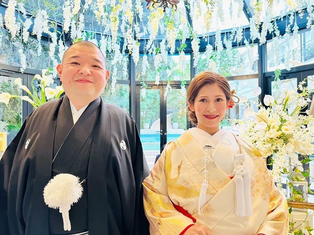 内山信二さんのインスタグラム写真 - (内山信二Instagram)「11月29日 今日は 4回目の結婚記念日😁💍 2019年に入籍してからあっという間の4年！！ 毎日忙しいく頑張ってくれている しんちゃんパパさん いつもありがとう〜愛してるよ〜😍❤️ . #11月29日 #イイニクノ日 #結婚記念日 #感謝 #これからもよろしくね #内山信二 #琴 #絃」11月29日 18時00分 - meetbowl2929