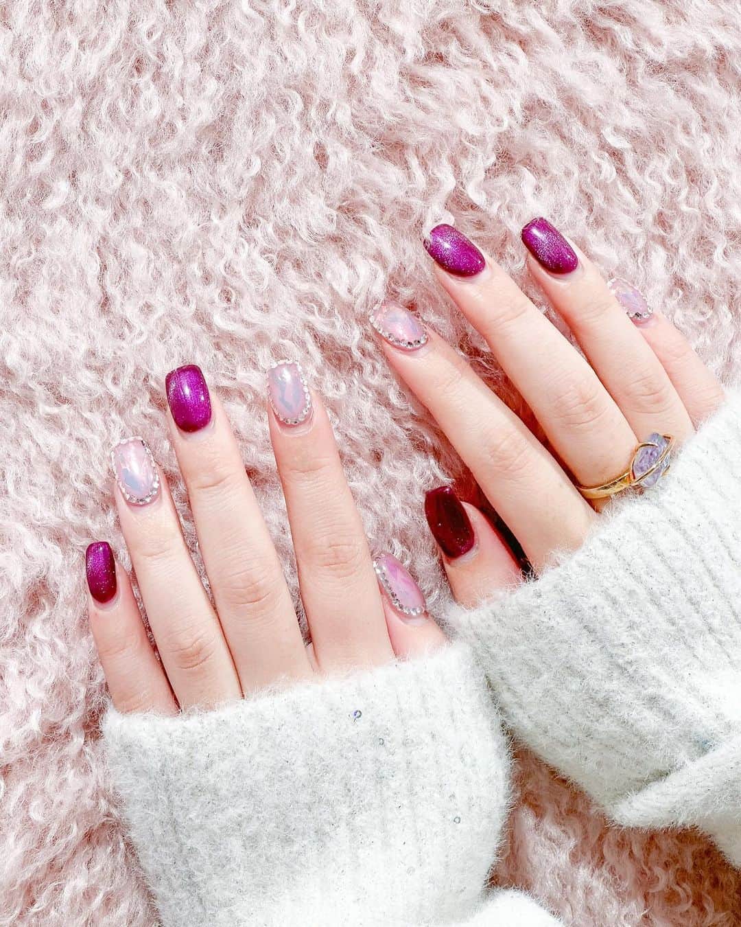 谷口夢奈のインスタグラム：「🩷 ⁡ ⁡ 今回は短めでした🥰 ⁡ ⁡ ⁡ #ネイル #ワンホンネイル #ピンクネイル #マグネットネイル #nail #pinknails #magnetnails #네일」