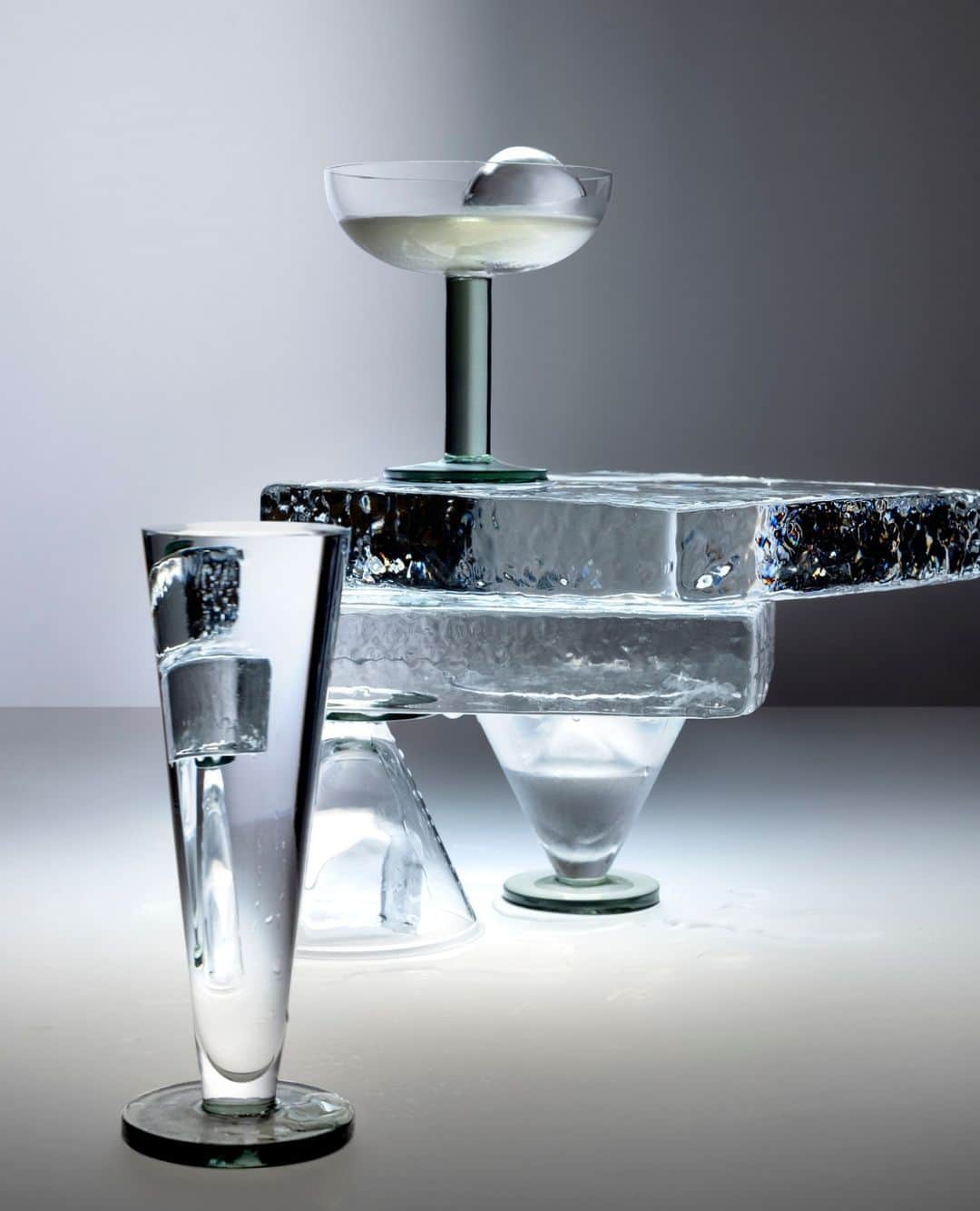 トム ディクソンのインスタグラム：「With a heavy base that provides stability, our PUCK glasses are more likely to stay upright even if used in a busy professional cocktail environment or at a drinks party at home. ⁠ ⁠ Discover more on tomdixon.net」