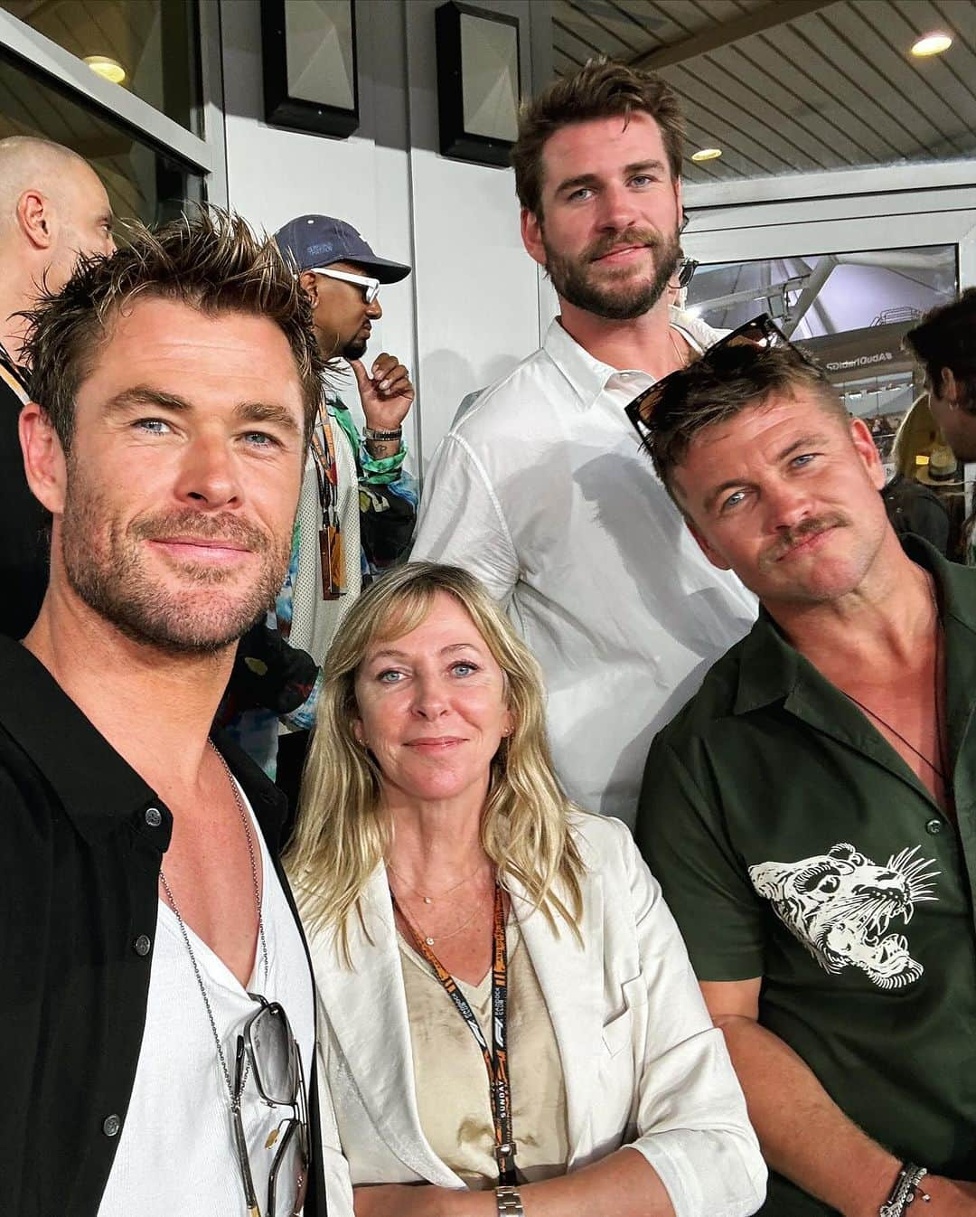 クリス・ヘムズワースさんのインスタグラム写真 - (クリス・ヘムズワースInstagram)「A few snaps from an epic family trip to #abudhabi @lukemun @hemsworthluke @liamhemsworth @visitabudhabi」11月29日 18時03分 - chrishemsworth