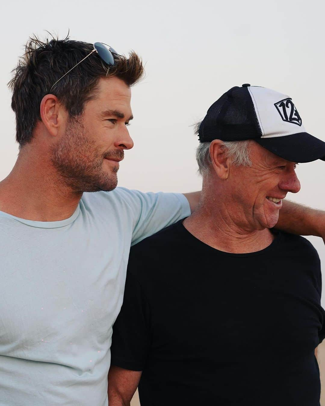 クリス・ヘムズワースさんのインスタグラム写真 - (クリス・ヘムズワースInstagram)「A few snaps from an epic family trip to #abudhabi @lukemun @hemsworthluke @liamhemsworth @visitabudhabi」11月29日 18時03分 - chrishemsworth