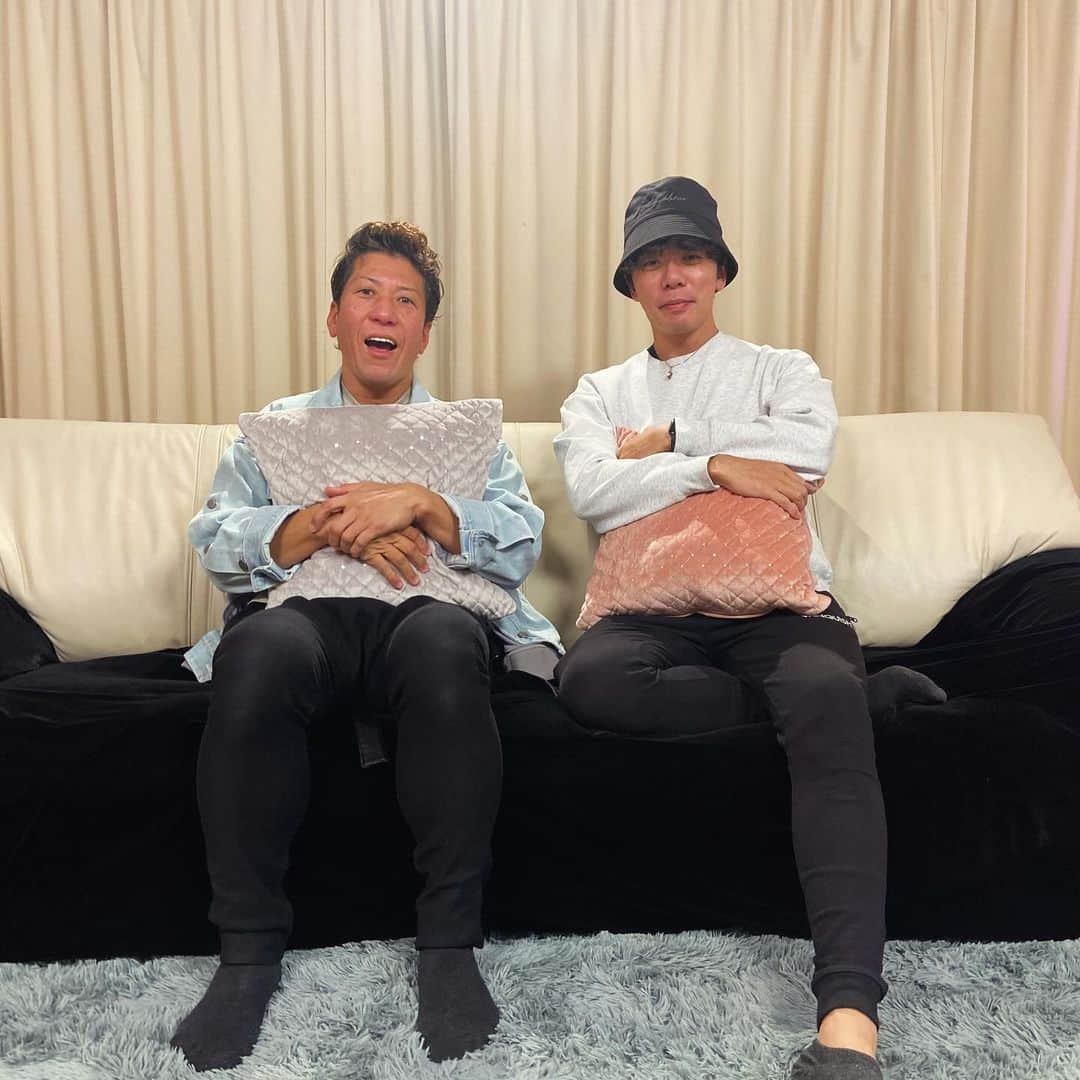 黒田悠斗のインスタグラム：「健太くんは今日もハメ撮り班でした。僕は3P班の担当です」