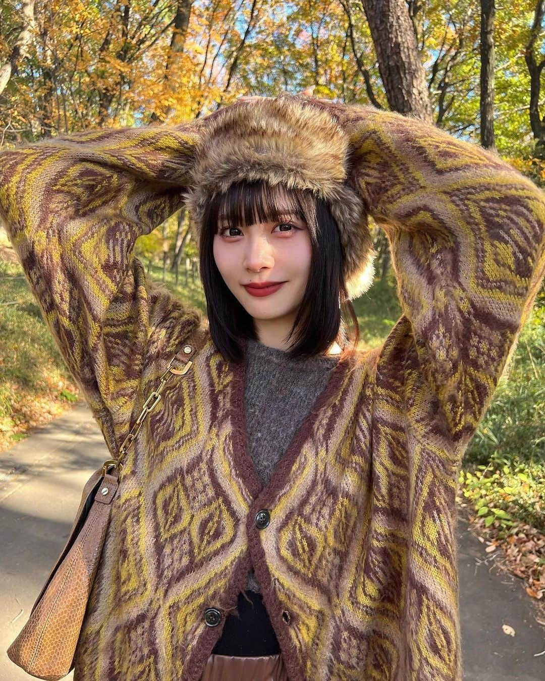 美女美容事情のインスタグラム：「《秋の紅葉ショット💛🤎🧡》 *⁠ リポストを使って素敵な美女の投稿を紹介させて頂く【ビジョビ💄美女美容事情💅】のコーナーです✨ *⁠ 今回ご紹介させて頂きますのは!!👀❤︎⁠⠀ 愛都さん< @_ma._.96_ >の素敵なお写真📸 *⁠⠀⁠⠀⁠⠀⁠⠀ 黄色に包まれていて美しいです🍁🧡 コーデも秋っぽくお洒落で可愛すぎます😍🍂 *⠀⁠⠀⁠⠀⁠⠀⁠⠀ 愛都さん< @_ma._.96_ > ⁠⠀⁠⠀⁠⠀⁠⠀ 素敵な投稿ありがとうございました🐿️✨ *⠀⁠⠀⁠⠀⁠⠀⁠⠀ 愛都さんのアカウントには他にも素晴らしい投稿が沢山ありますので是非覗いてみてくださいね💁‍♀️💙⁠⠀⁠⠀⁠⠀⁠⠀ *⠀⁠⠀⁠⠀⁠⠀⁠⠀ △▼△▼△▼△▼△▼△▼△▼△▼△▼ ⁠⠀⁠⠀⁠⠀ ❤🧡💛「美女美容事情」💚💙💜⠀⠀⠀⠀⠀⠀⠀⠀⠀⠀⠀⠀⠀⠀⁠⠀⁠⠀⁠⠀⁠⠀⁠⠀ 👇掲載ご希望の方は👇⠀⠀⠀⠀⠀⠀⠀⠀⠀⠀⠀⠀⠀⠀⠀⁠⠀⁠⠀⁠⠀⁠⠀⁠⠀ @b_b_j.jタグ付けと🖤 #ビジョビ ⁠⠀ 🖤タグ付けお願いします✨⠀⠀⠀⠀⠀⠀⠀⠀⠀⠀⠀⠀⠀⠀⠀⁠⠀⁠⠀⁠⠀⁠⠀⁠⠀ △▼△▼△▼△▼△▼△▼△▼△▼△▼ ⁠⠀⁠  #紅葉 #国営武蔵丘陵森林公園 #styleinspo#ootd#outfitoftheday#whatiwore#shoppingaddict#beautydoesnthavetobepain#ファッション#love」