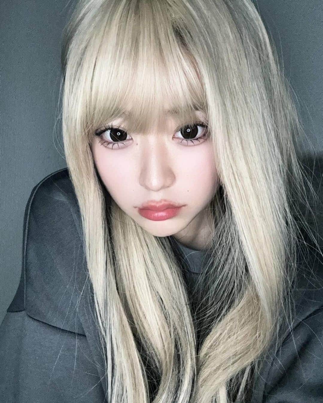 のインスタグラム：「どーしてもウィッグなの隠しきれへんかた。笑 変化が楽しいウィッグハマった^^次何色買おっかなー??😸」