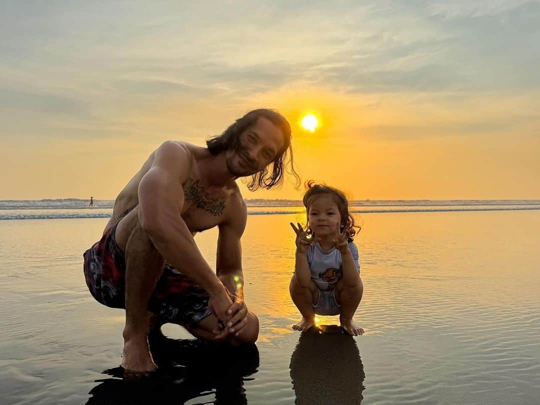 Kimberly Ryderのインスタグラム：「You are the sunshine of my life.. My little blessed family, Alhamdulillah.. My responsibility, Bismillah🤲🏻」