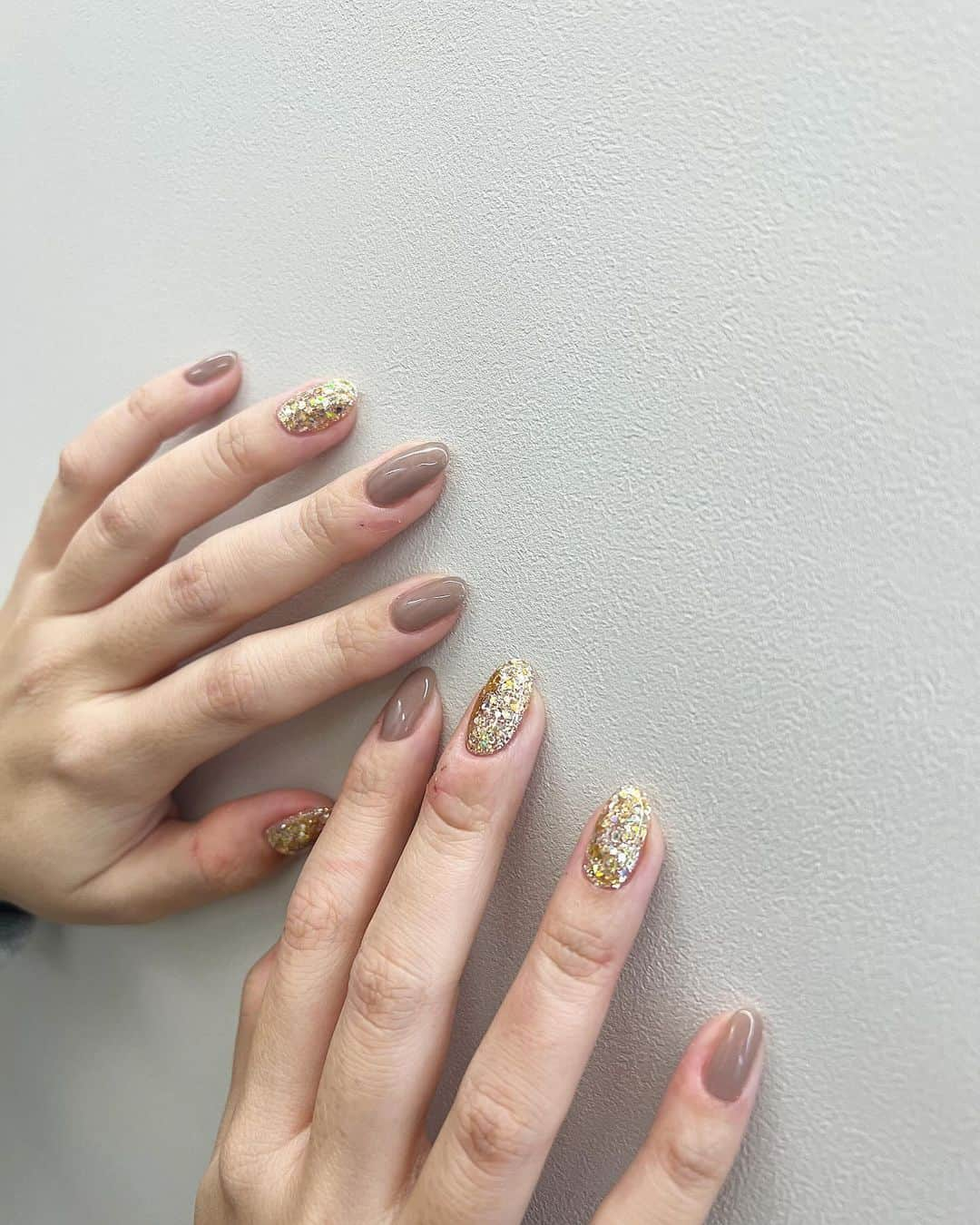 Kana Kobayashiのインスタグラム：「#キラキラ #shiny #nails #simple #Christmas #ネイル #ネイルデザイン #ネイルアート #大人ネイル #シンプルネイル #東京ネイルサロン」