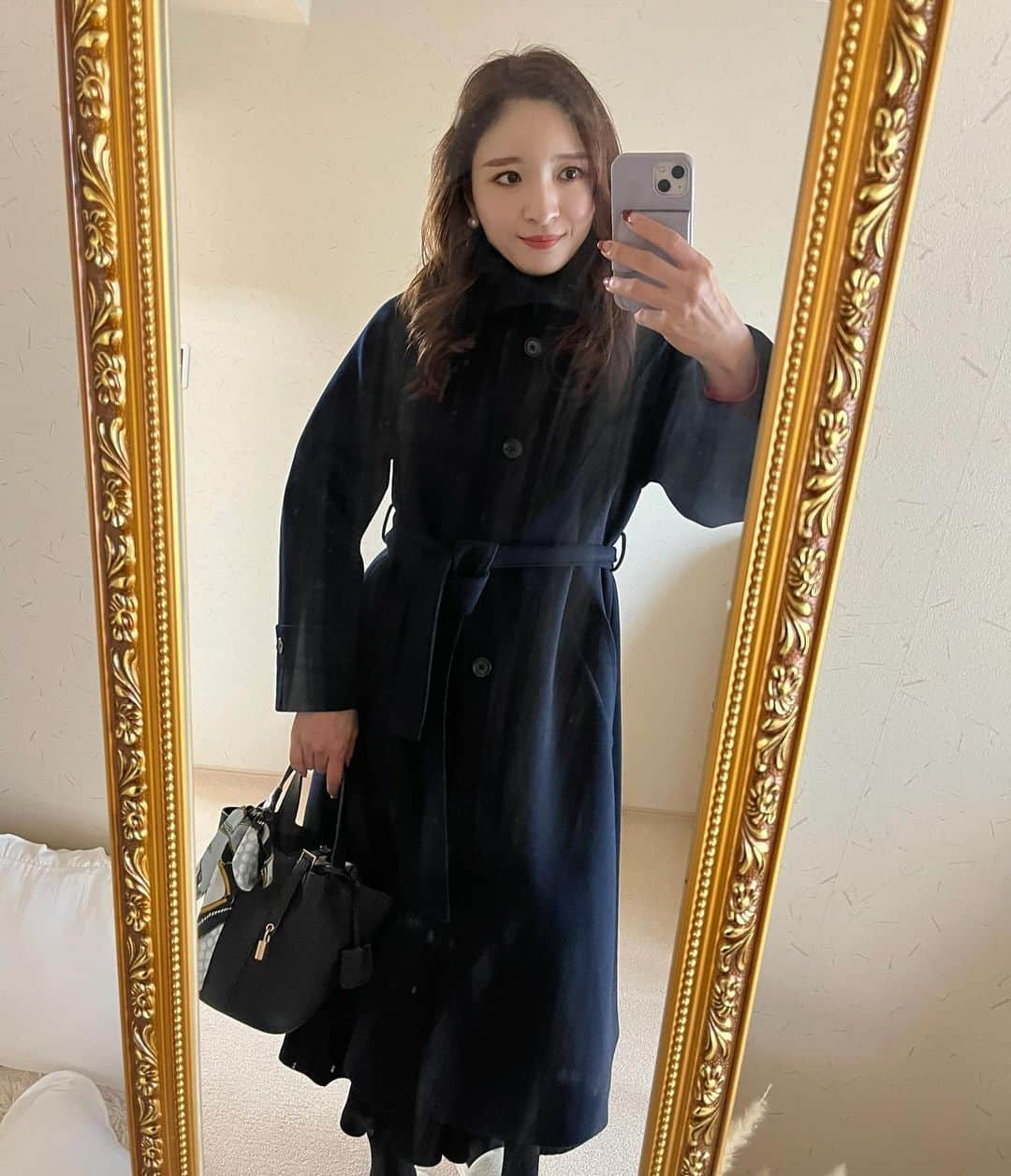 AriizumiEmaのインスタグラム：「GUのメルトンコート、仕事用にネイビーも買いました🎄 暖かいし、まだこの生地で十分💓  ご質問頂くコートのサイズは、 Sサイズを着ています❣️  ☑️バッグは楽天ルームに載せています。 ストーリーに楽天ルームのリンクを貼りました💕  #fashion#ootd#codinate#instafashion #コーディネート#アラフォー#アラサー#アラフィフ #大人コーデ #お仕事コーデ  #大人ファッション #大人可愛い #韓国ファッション#綺麗めコーデ#きれいめコーデ#カチューシャ#プチプラコーデ#50歳コーデ」